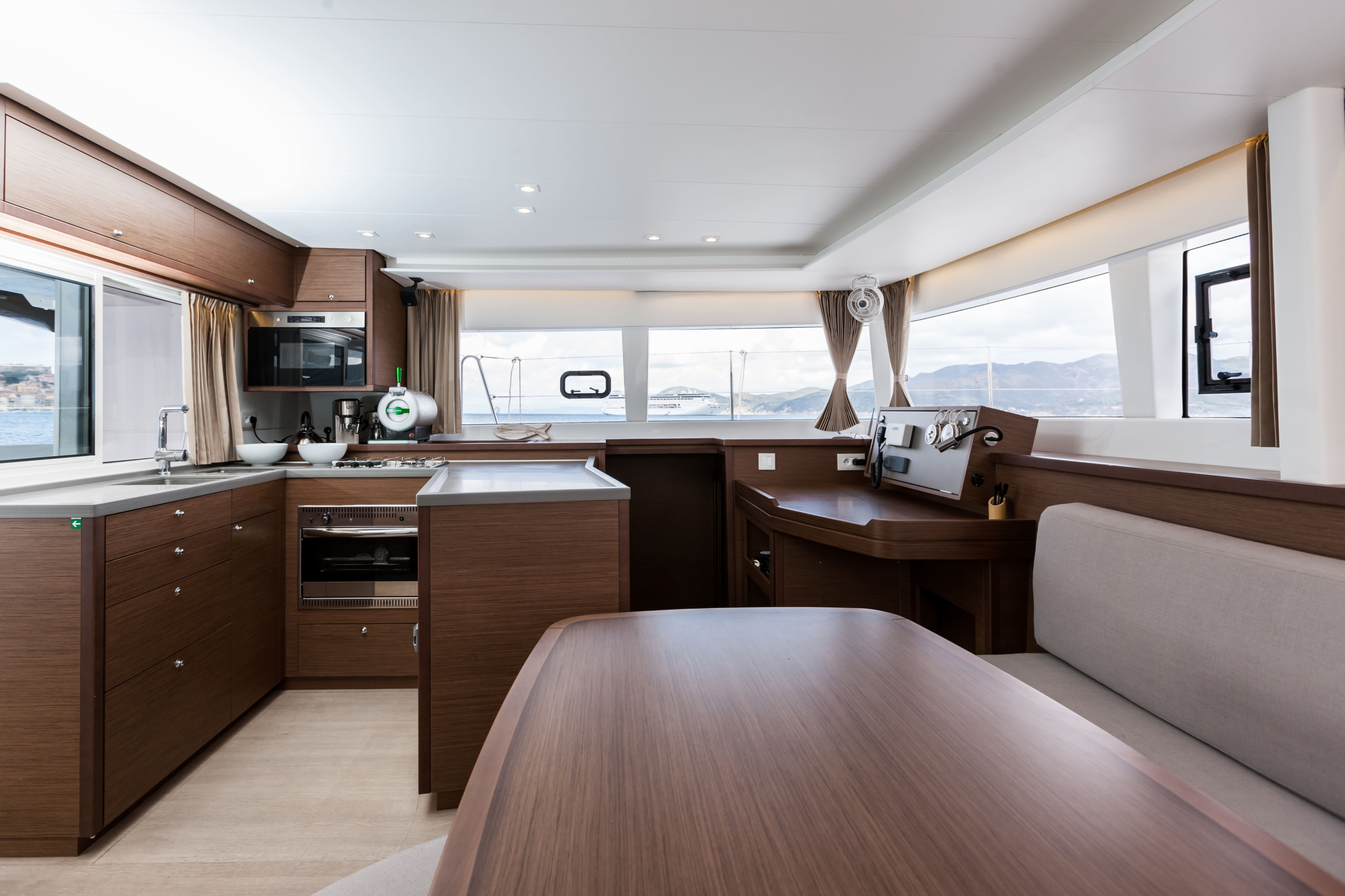 Lagoon 450 Flybridge — photo 31