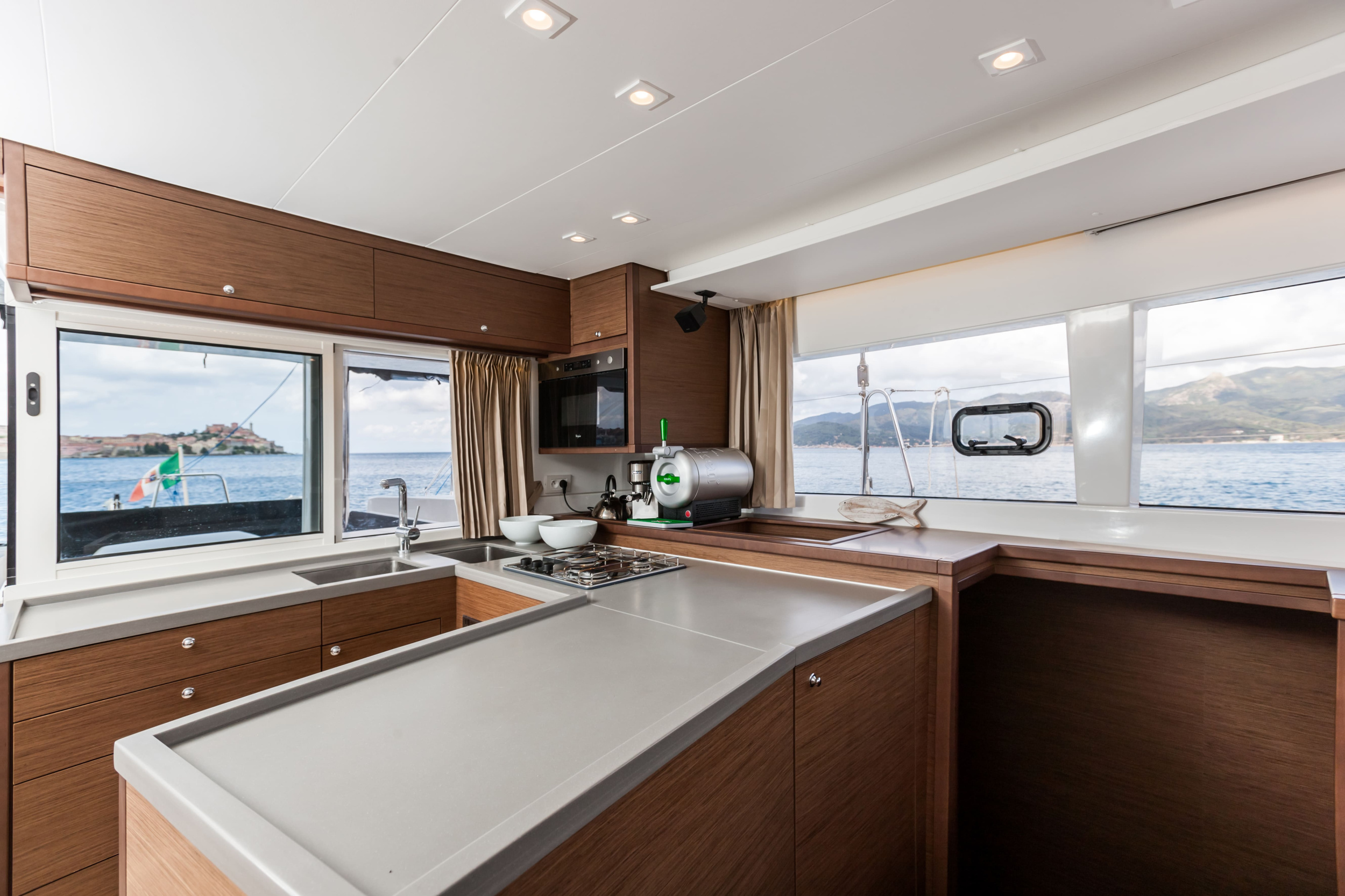 Lagoon 450 Flybridge — photo 17