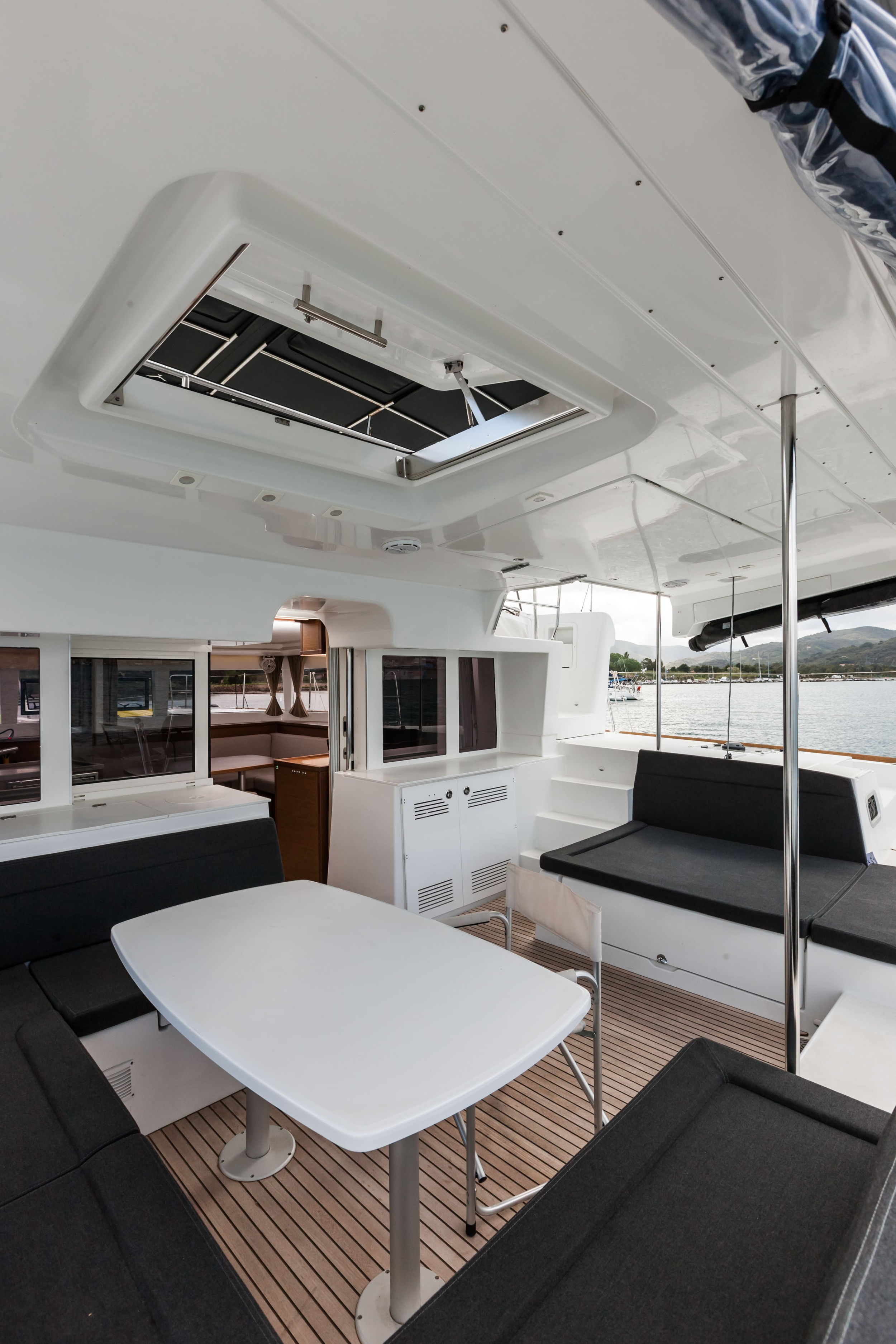 Lagoon 450 Flybridge — photo 29
