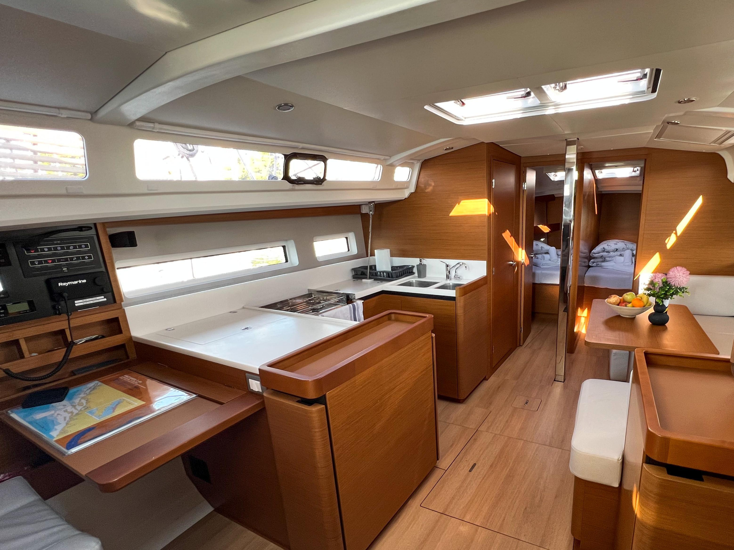 Sun Odyssey 440 — photo 3