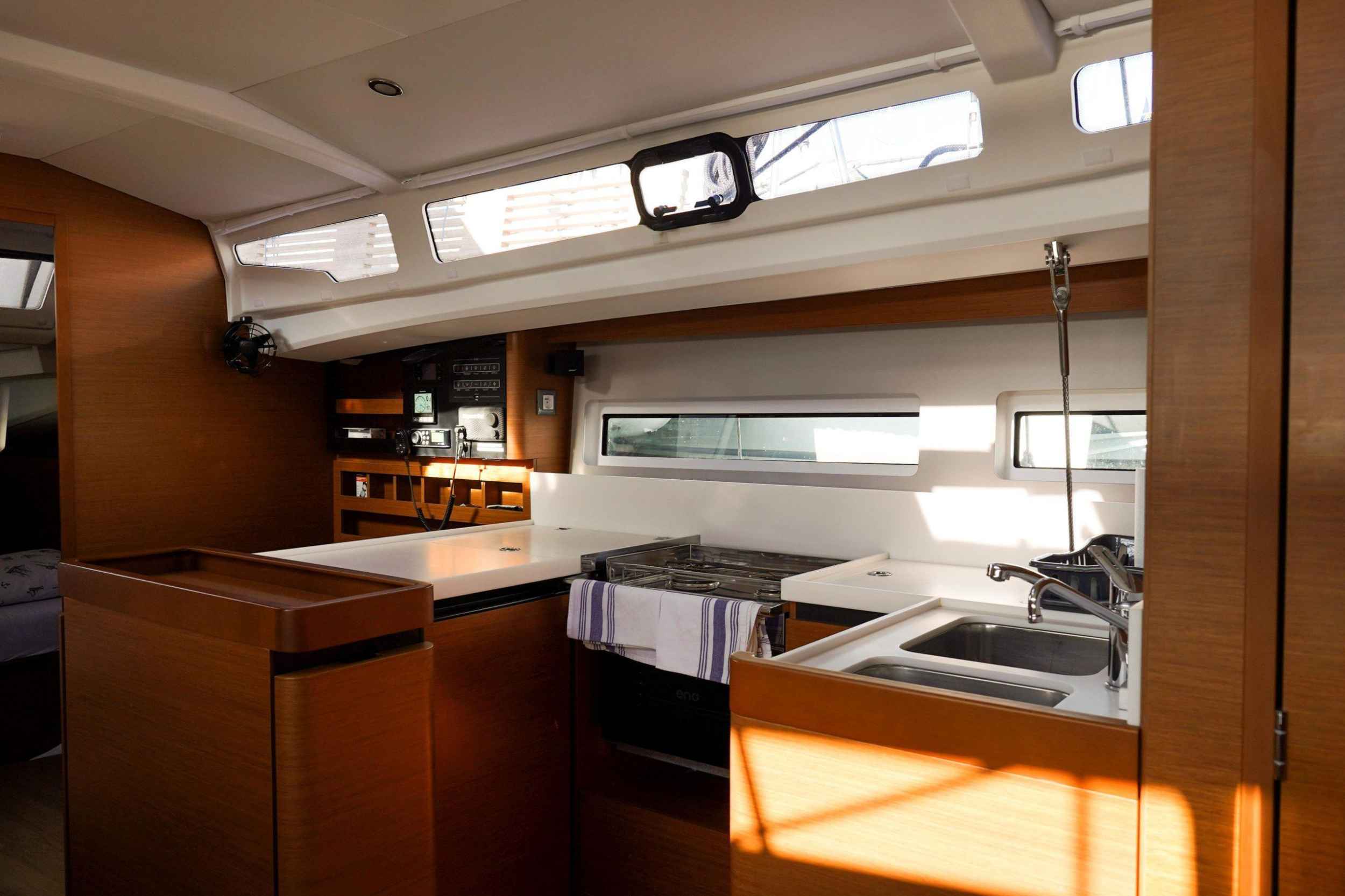 Sun Odyssey 440 — photo 12
