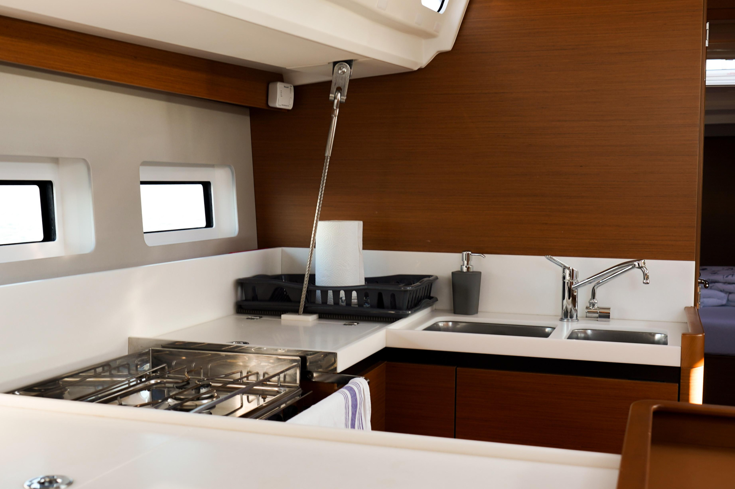 Sun Odyssey 440 — photo 8