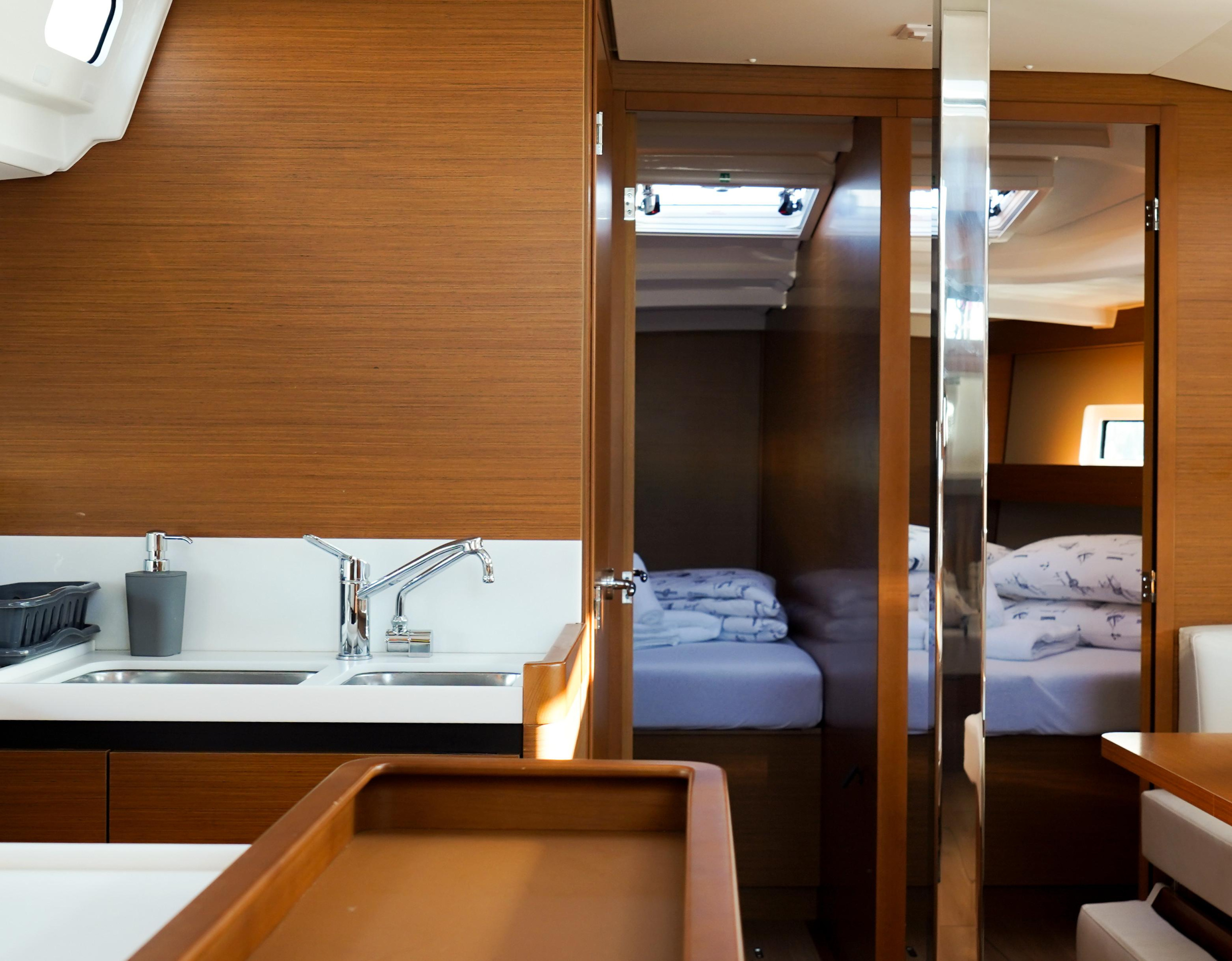 Sun Odyssey 440 — photo 9