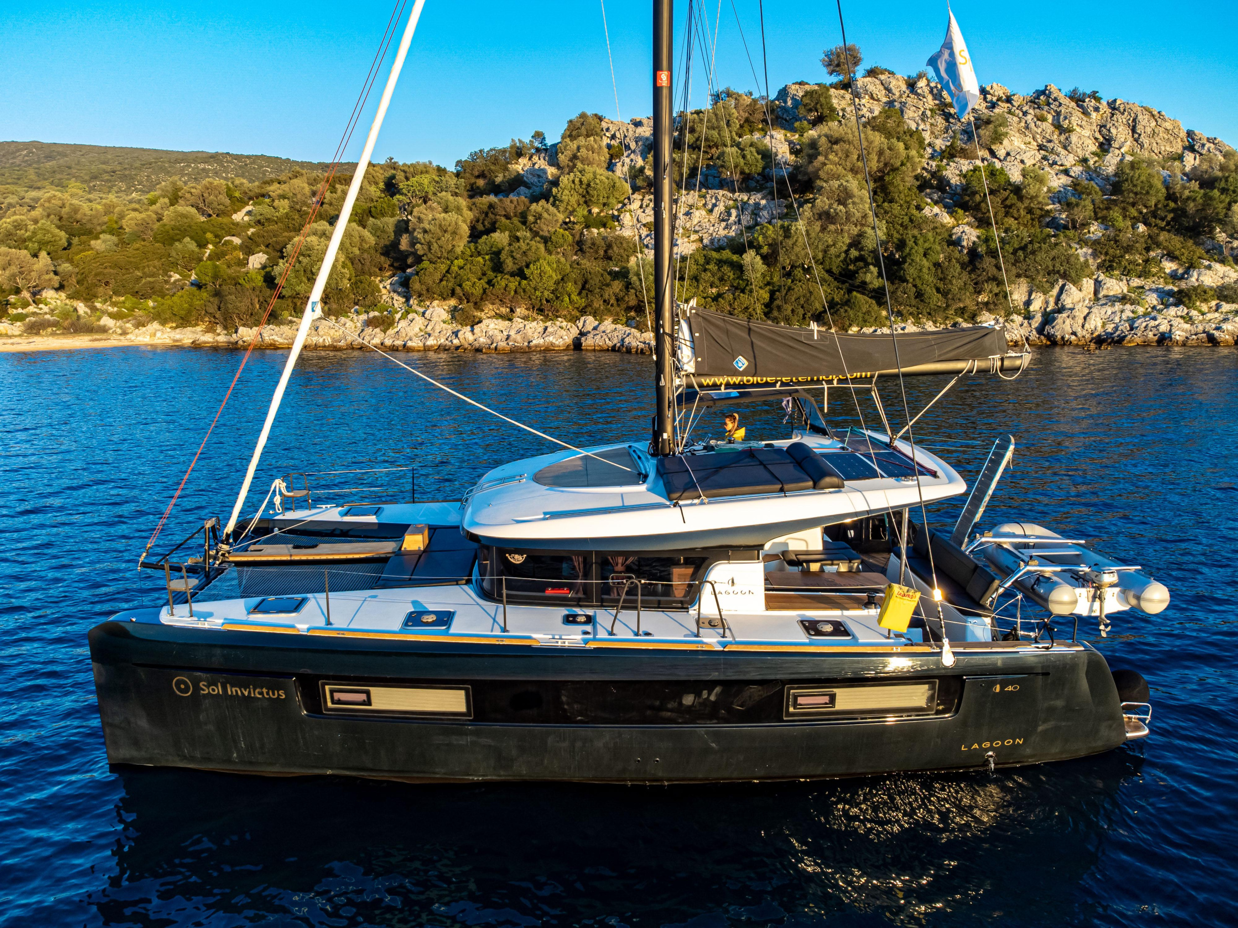 Lagoon 40 — photo 4