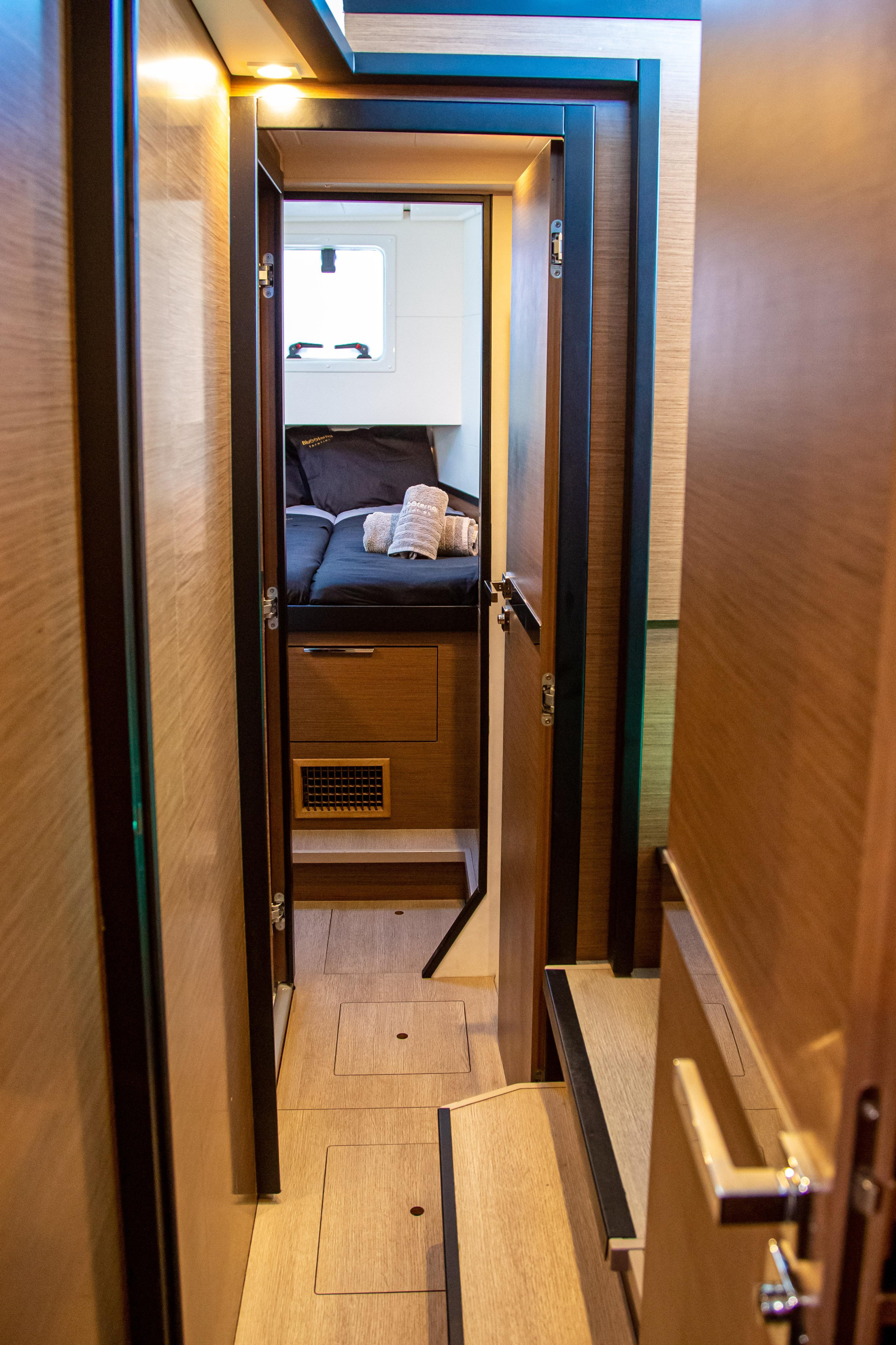 Lagoon 40 — photo 2
