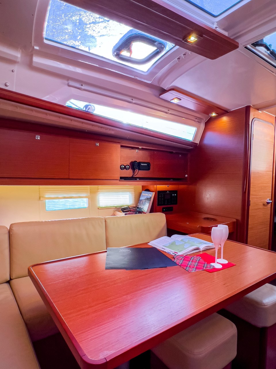 Dufour 390 GL — photo 9