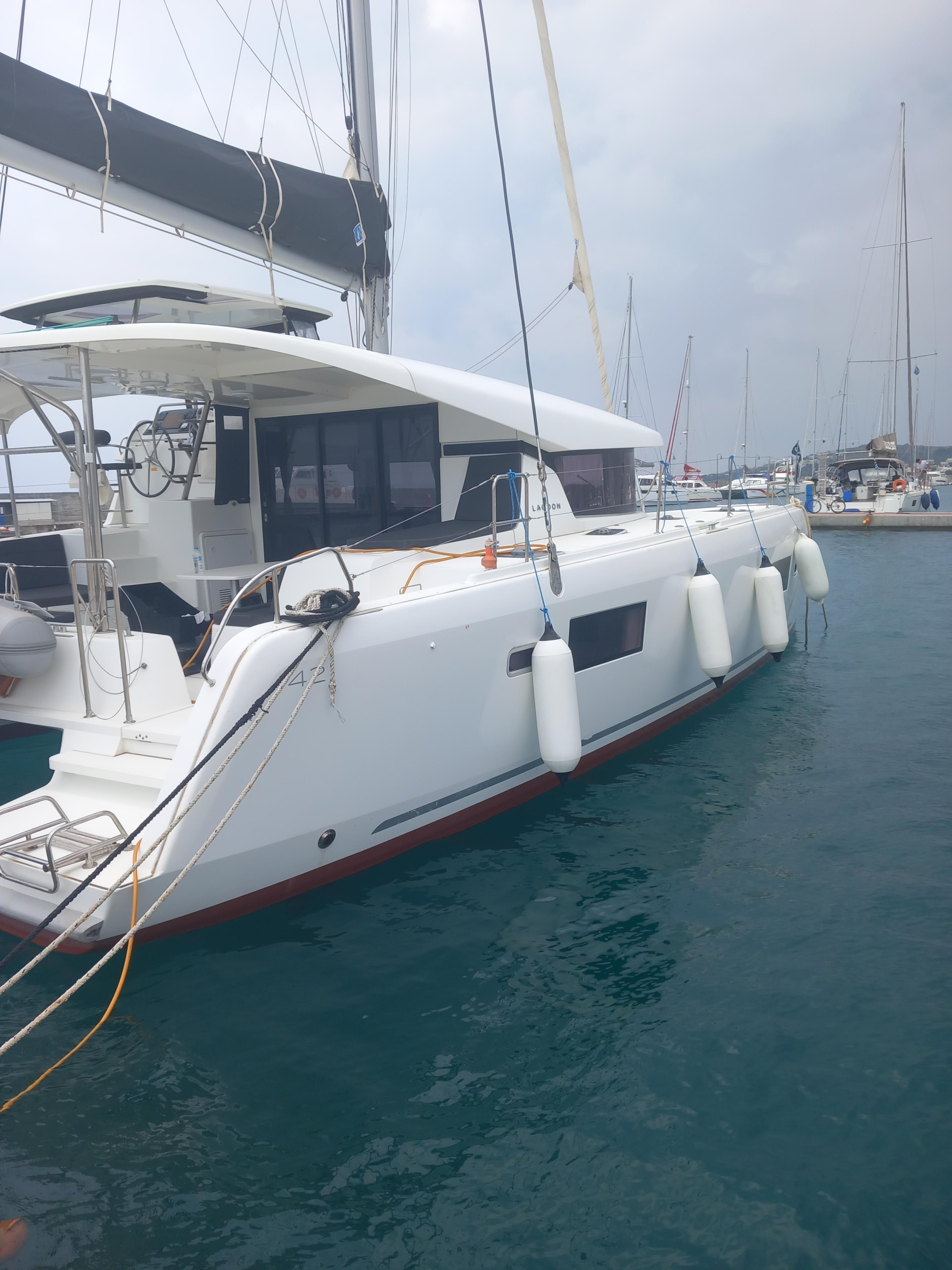 Lagoon 42 — photo 2