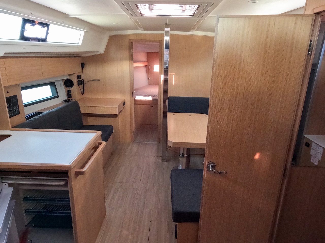 Bavaria C42 — photo 7