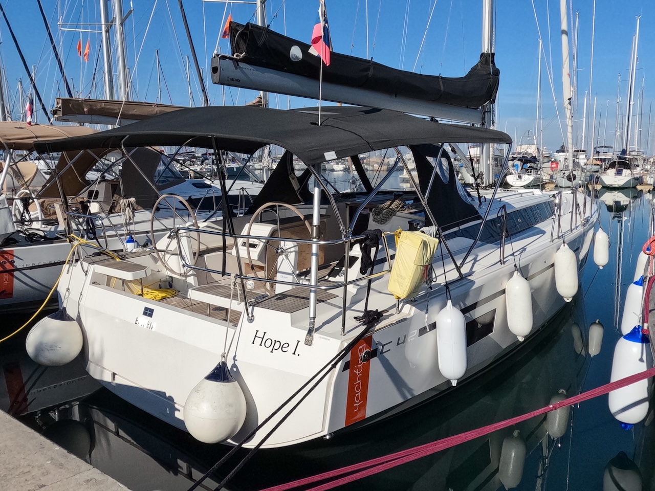 Bavaria C42 — photo 3