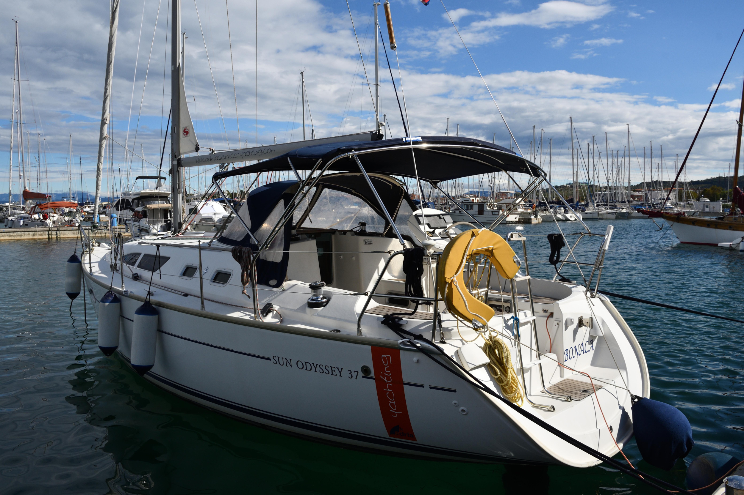 Sun Odyssey 37 — photo 3