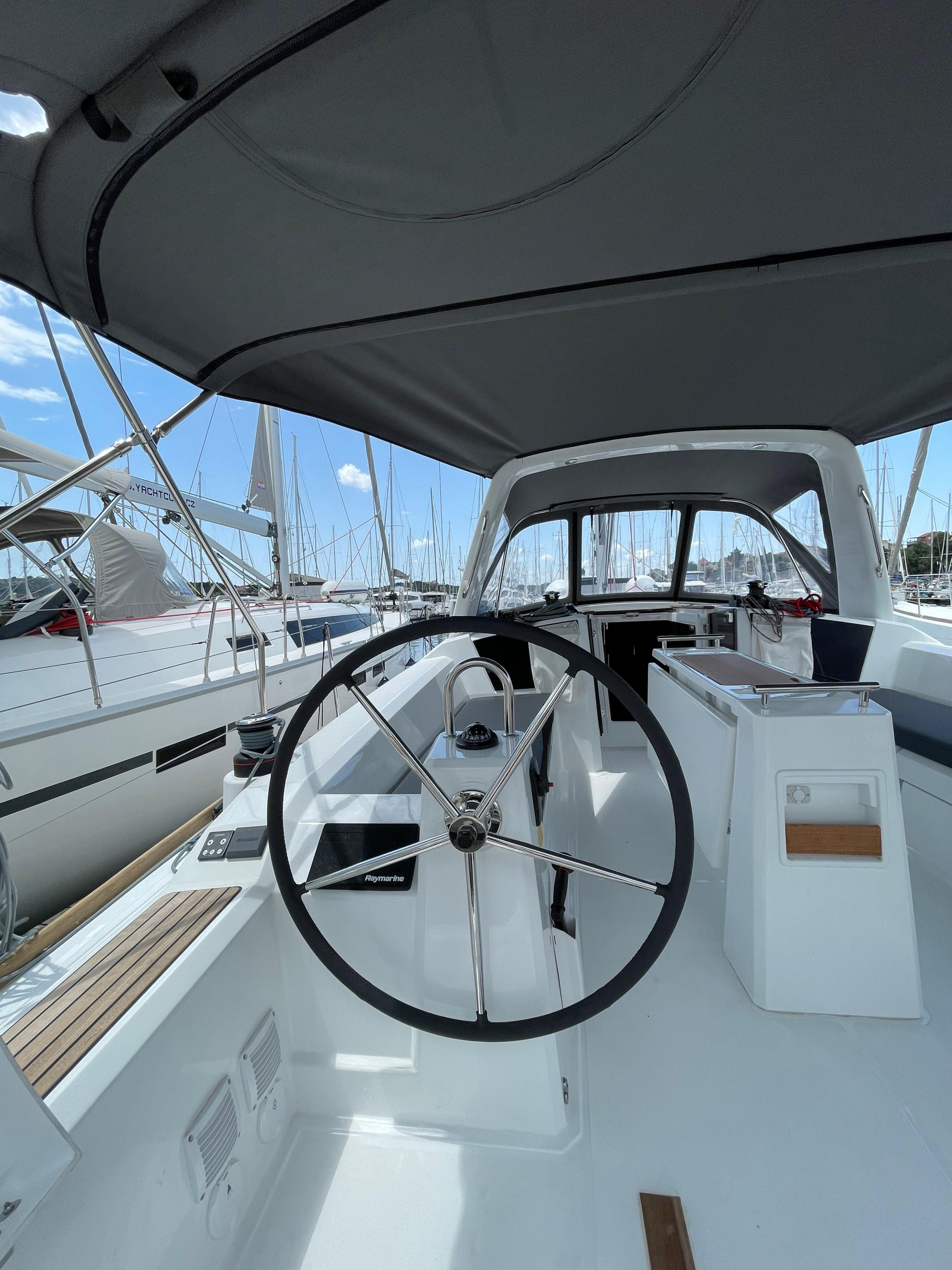 Oceanis 38.1 — photo 11