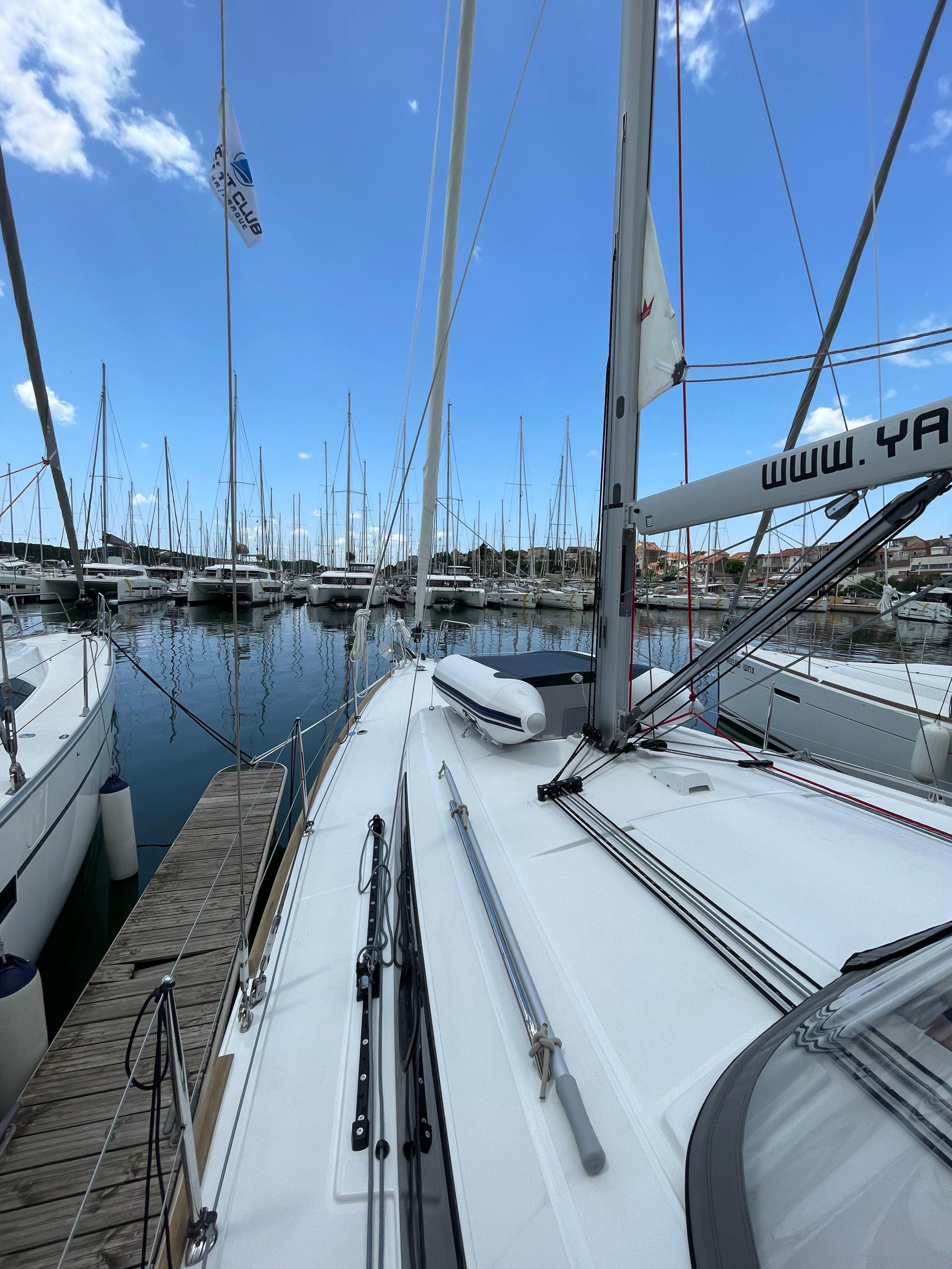 Oceanis 38.1 — photo 2