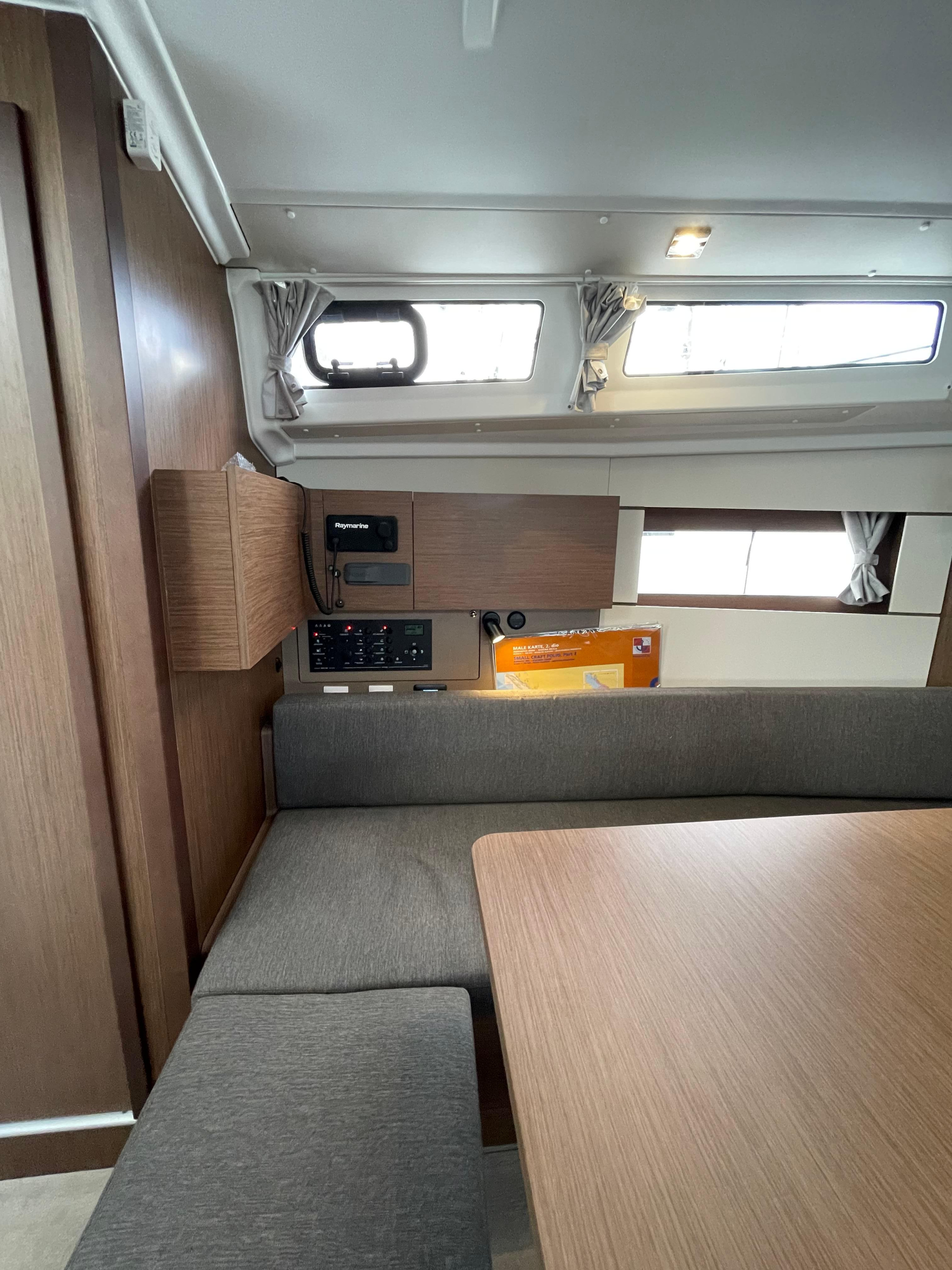Oceanis 38.1 — photo 19