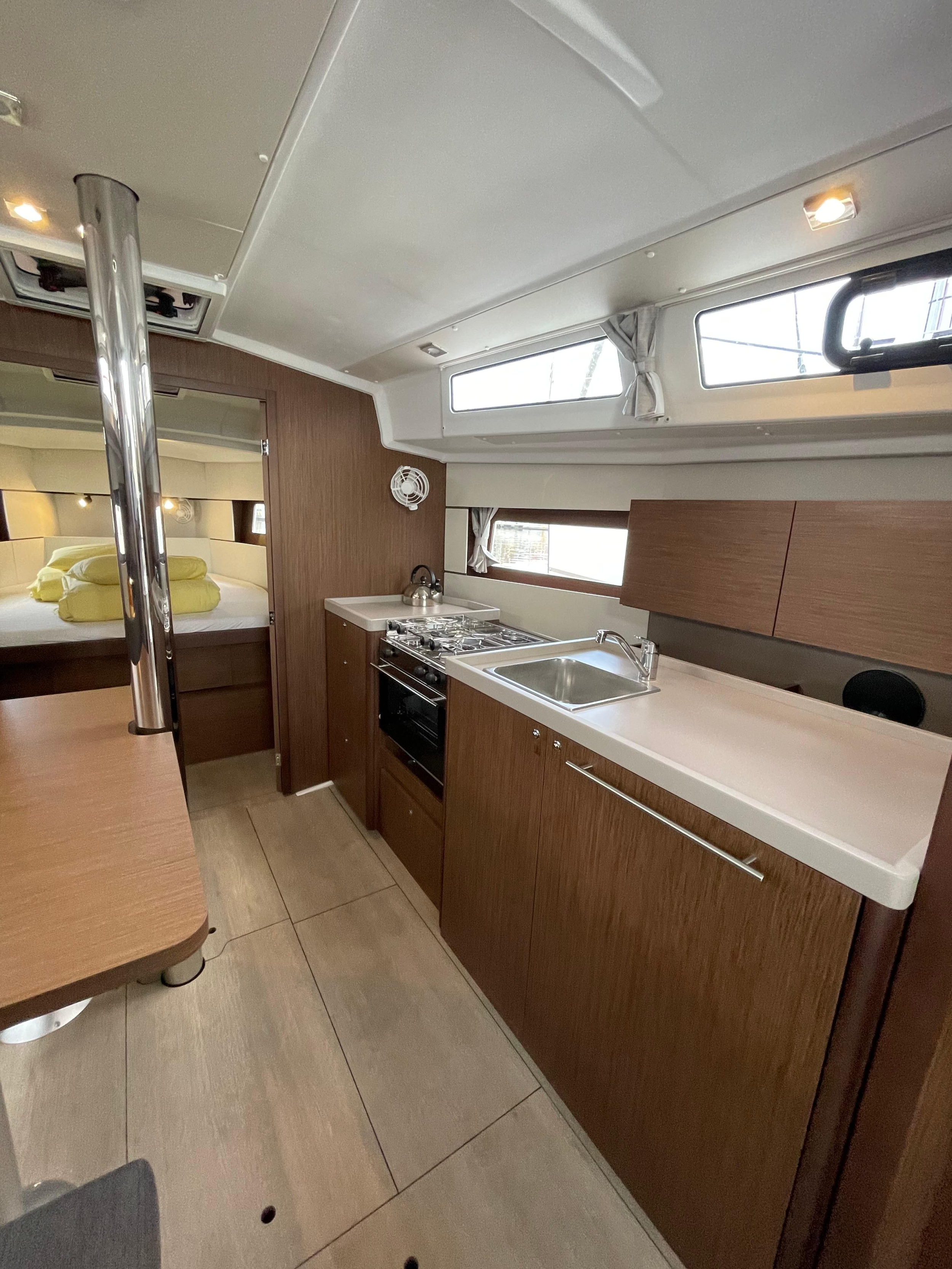 Oceanis 38.1 — photo 13