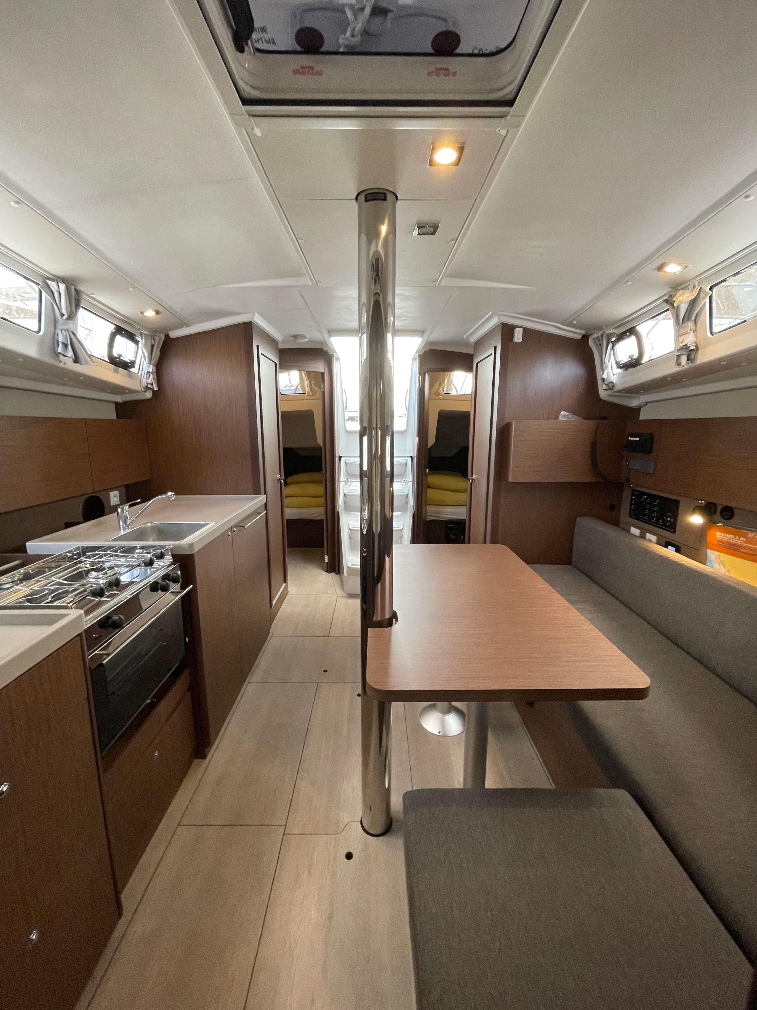 Oceanis 38.1 — photo 17