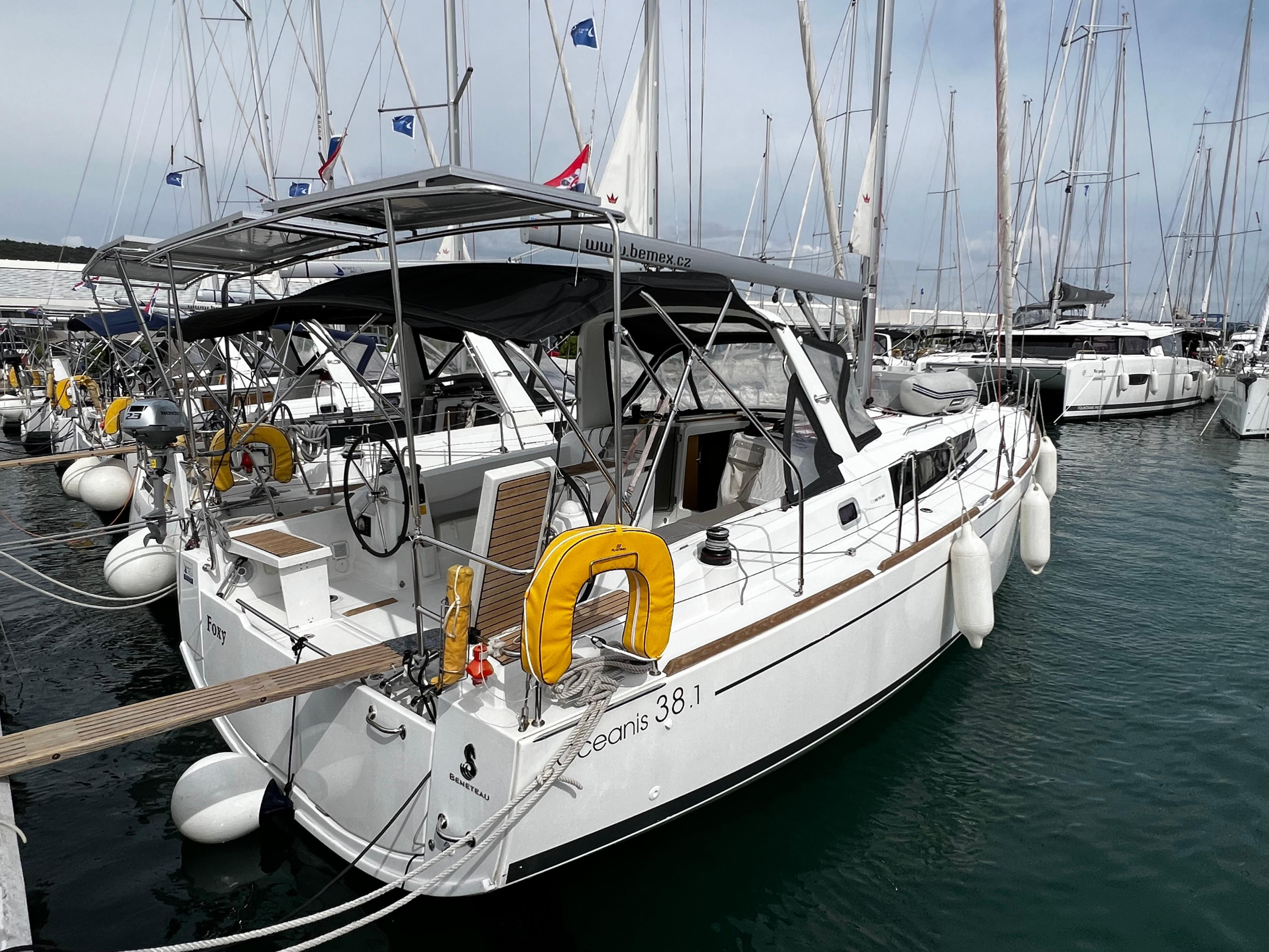 Oceanis 38.1 — photo 1