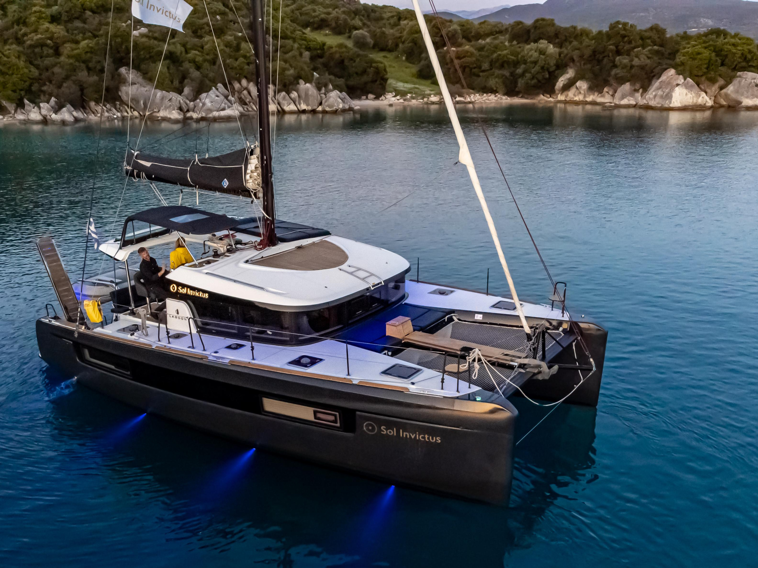 Lagoon 40 — photo 1