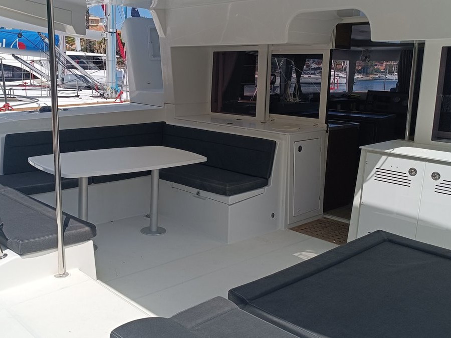 Lagoon 450 Fly — photo 2