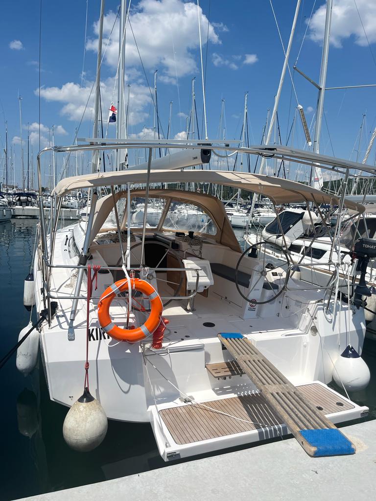 Bavaria C 42 — photo 19
