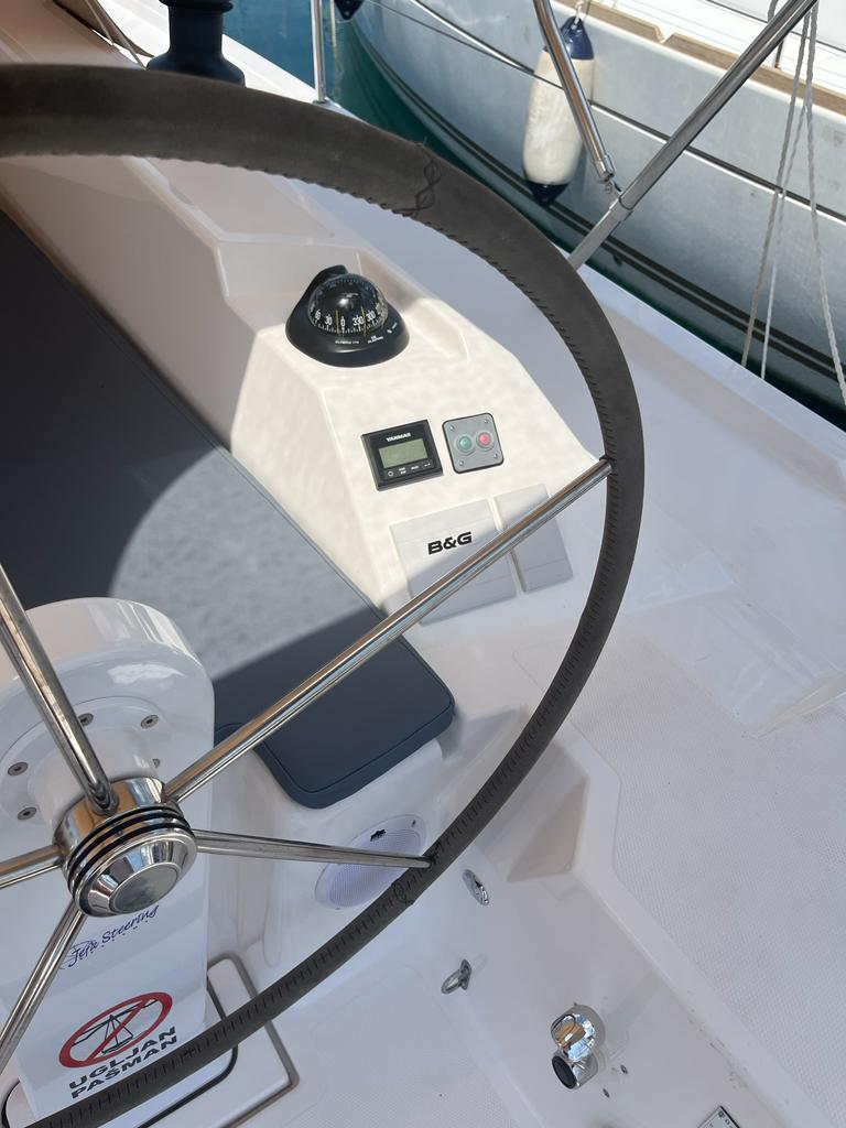 Bavaria C 42 — photo 10