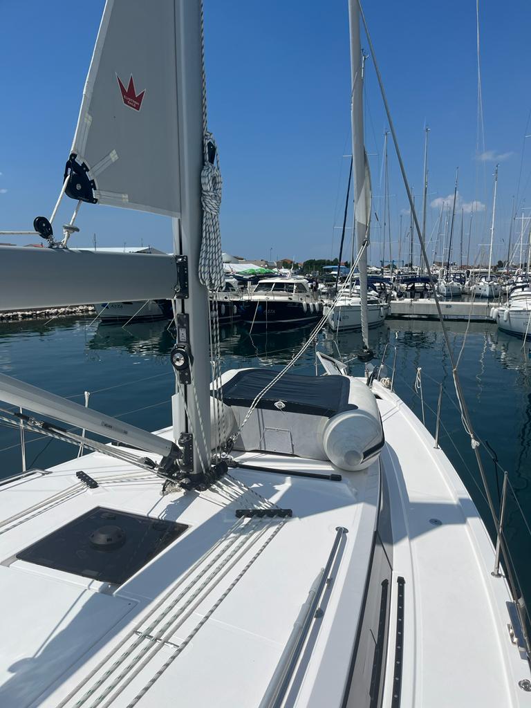 Bavaria C 42 — photo 12