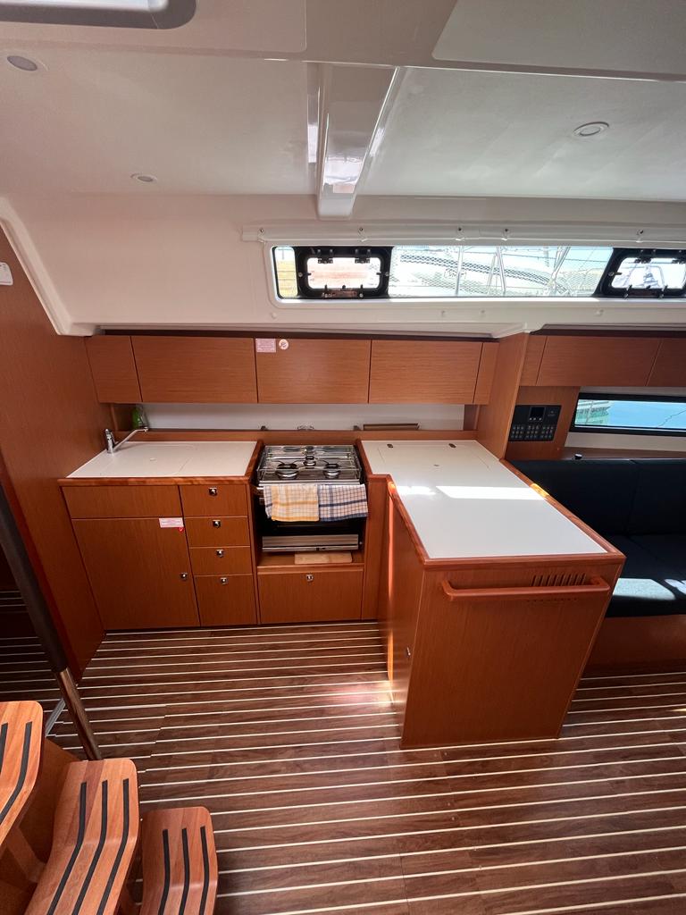 Bavaria C 42 — photo 17