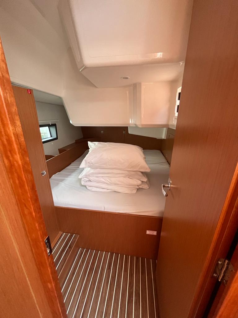 Bavaria C 42 — photo 11