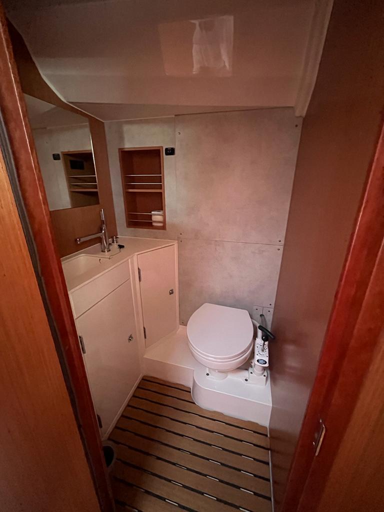 Bavaria C 42 — photo 6