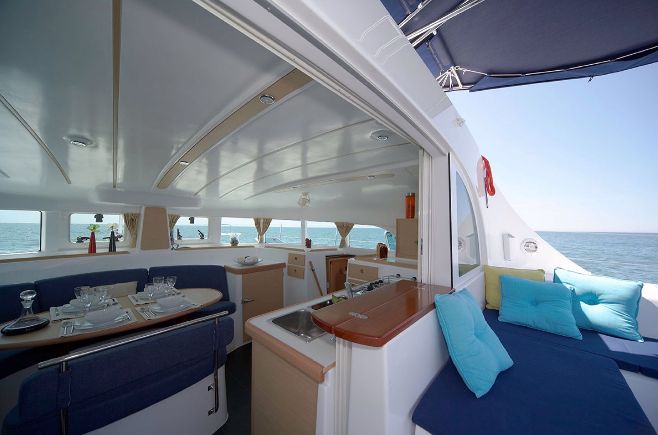 Lagoon 380 S2 — photo 7