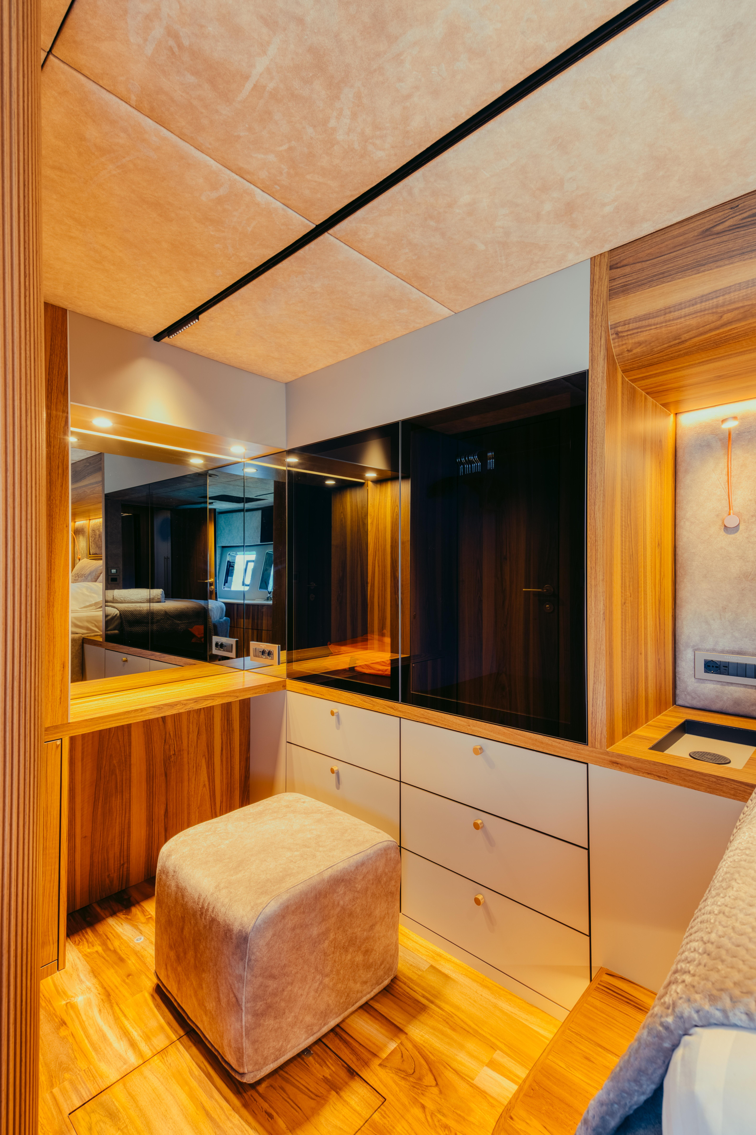 Moon Yacht 65 — photo 56