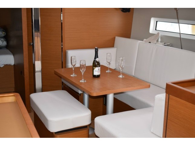 Sun Odyssey 440 — photo 9