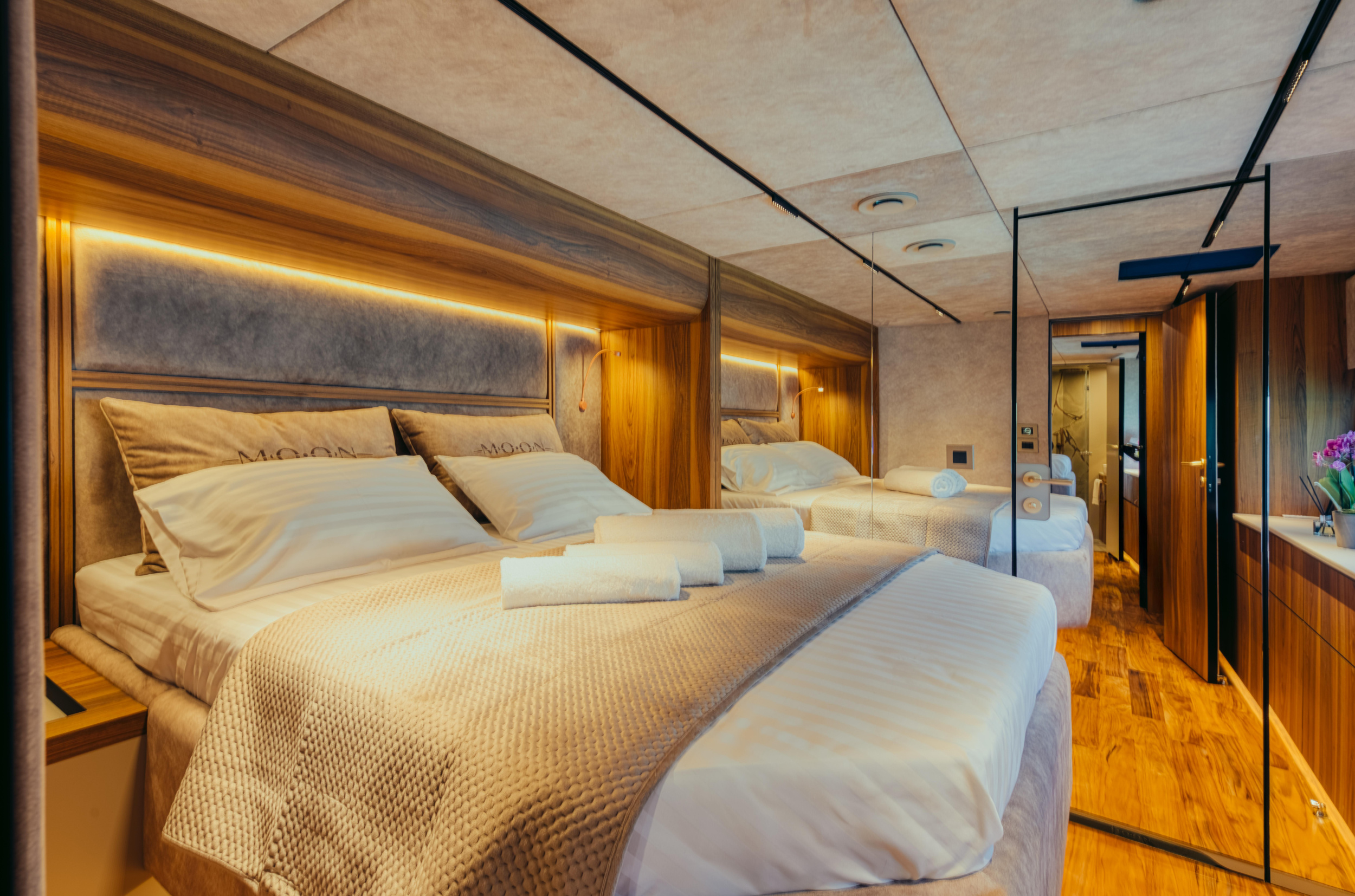 Moon Yacht 65 — photo 99