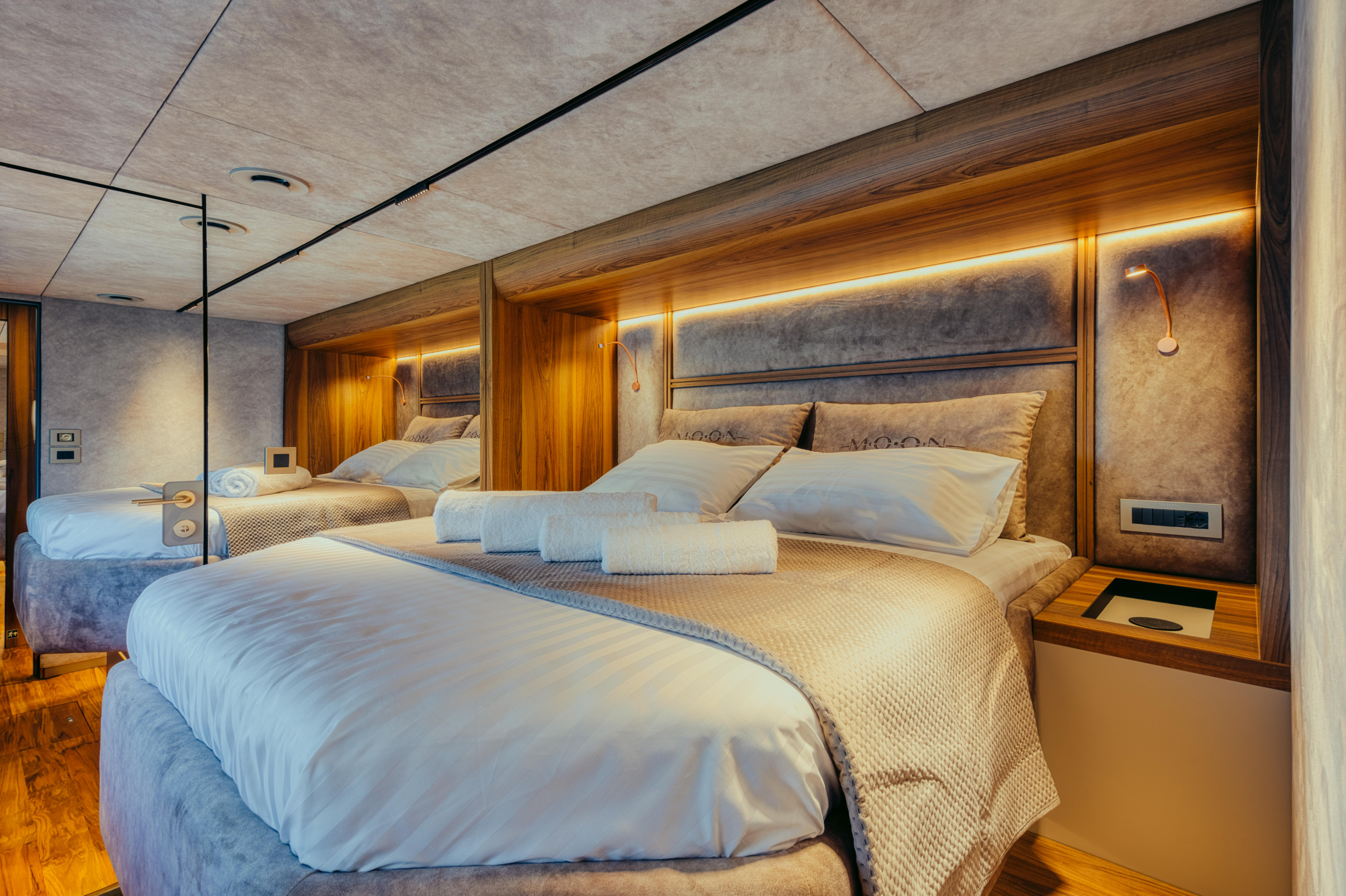 Moon Yacht 65 — photo 90