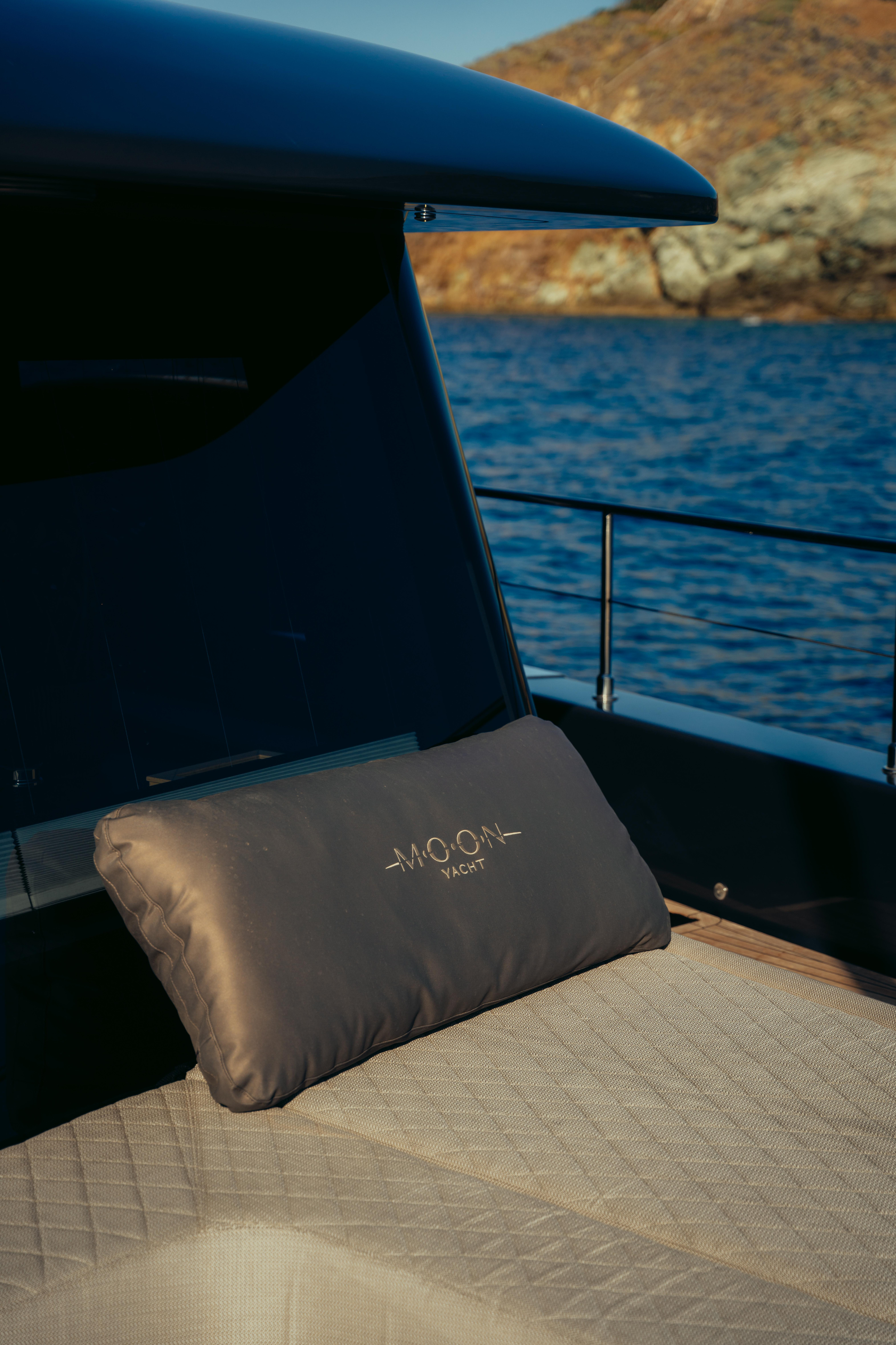 Moon Yacht 65 — photo 73