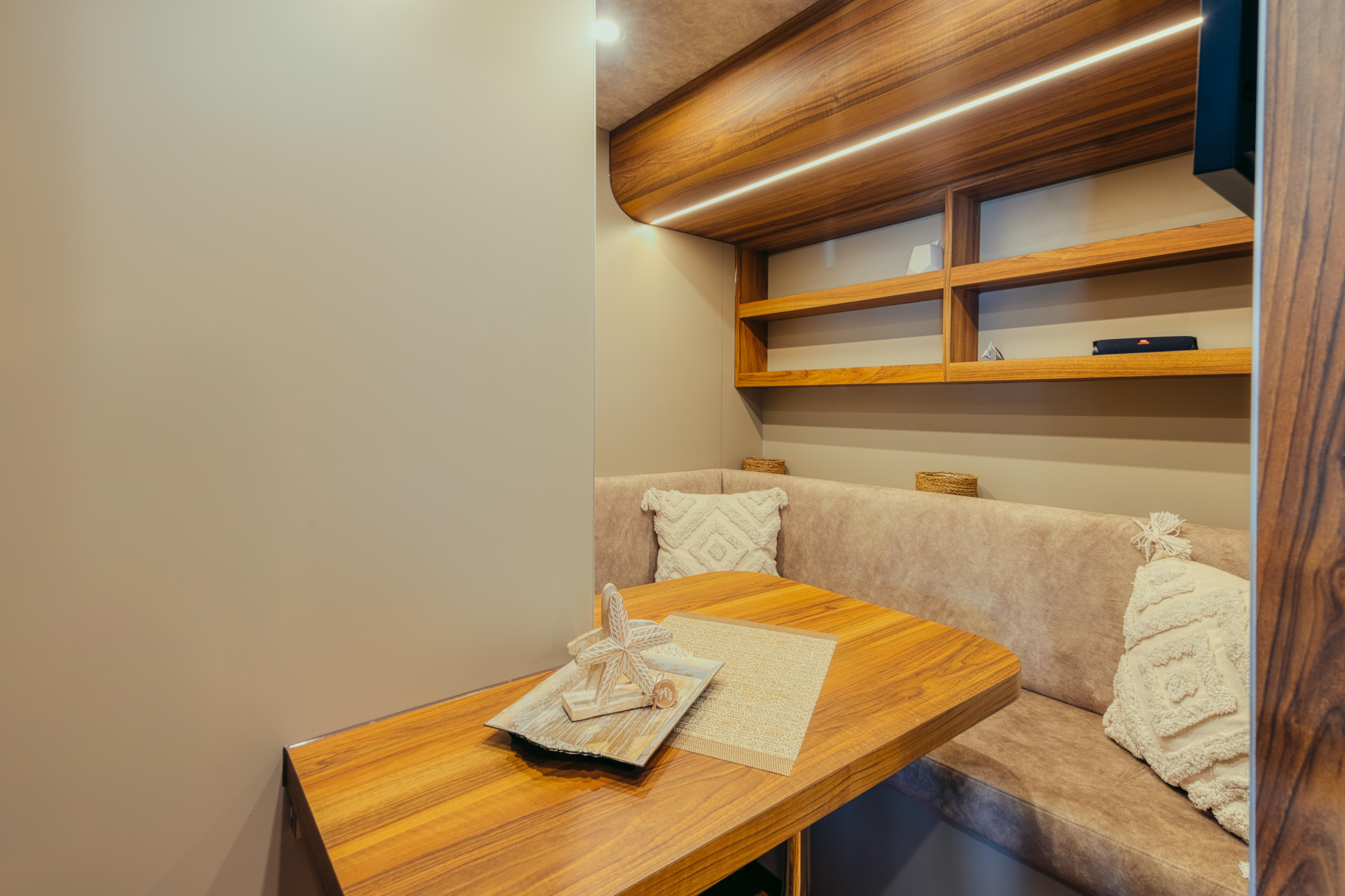 Moon Yacht 65 — photo 22