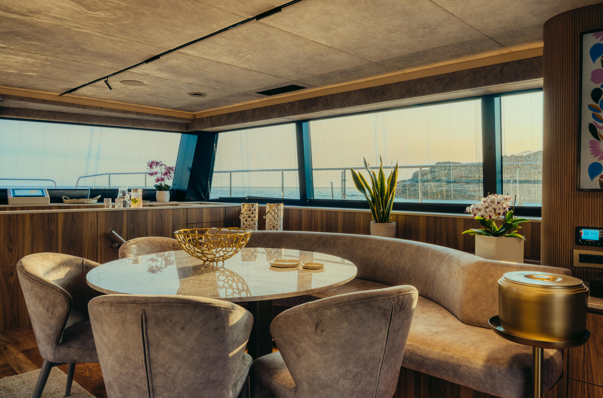 Moon Yacht 65 — photo 35