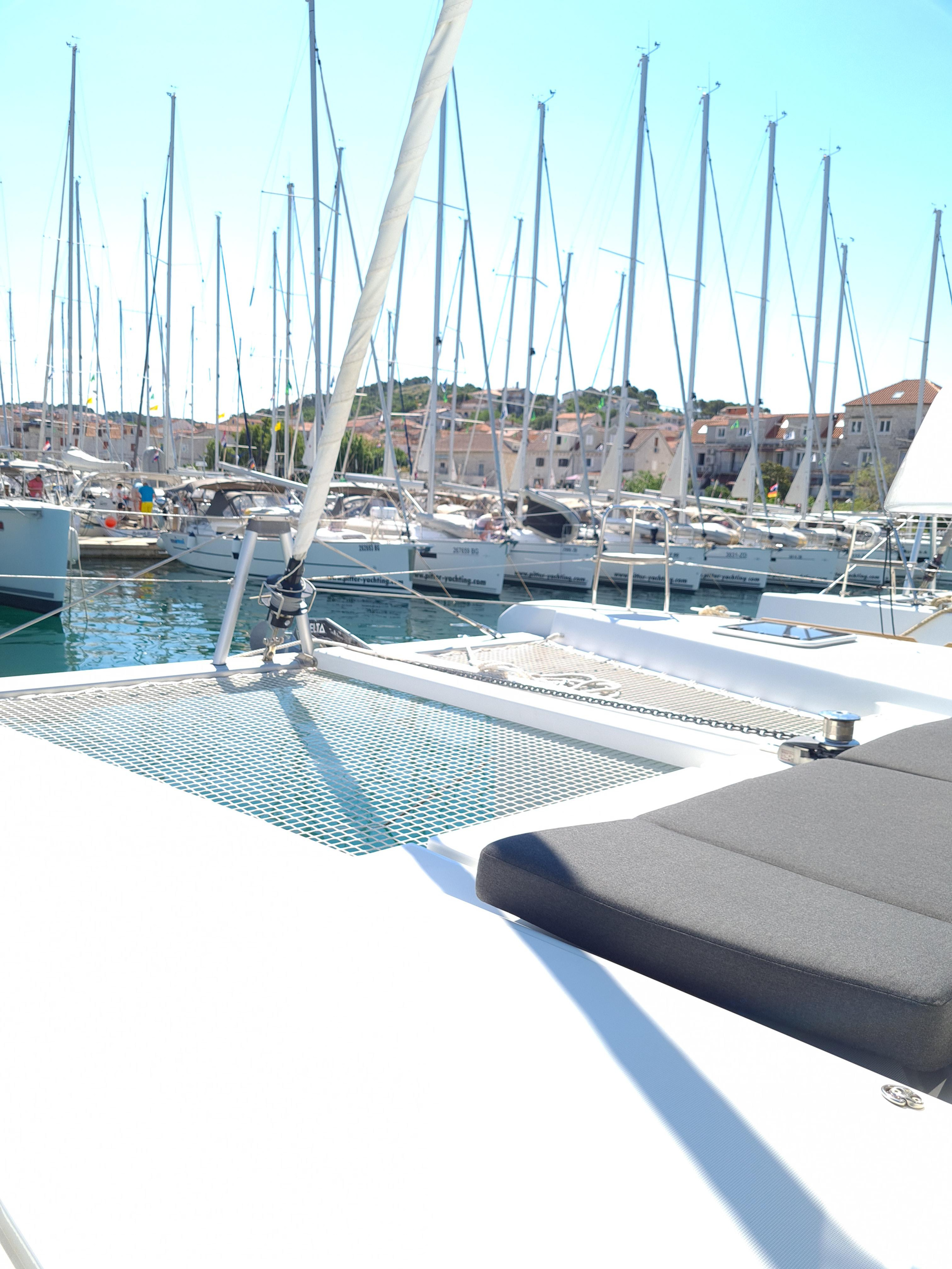 Lagoon 40 — photo 2