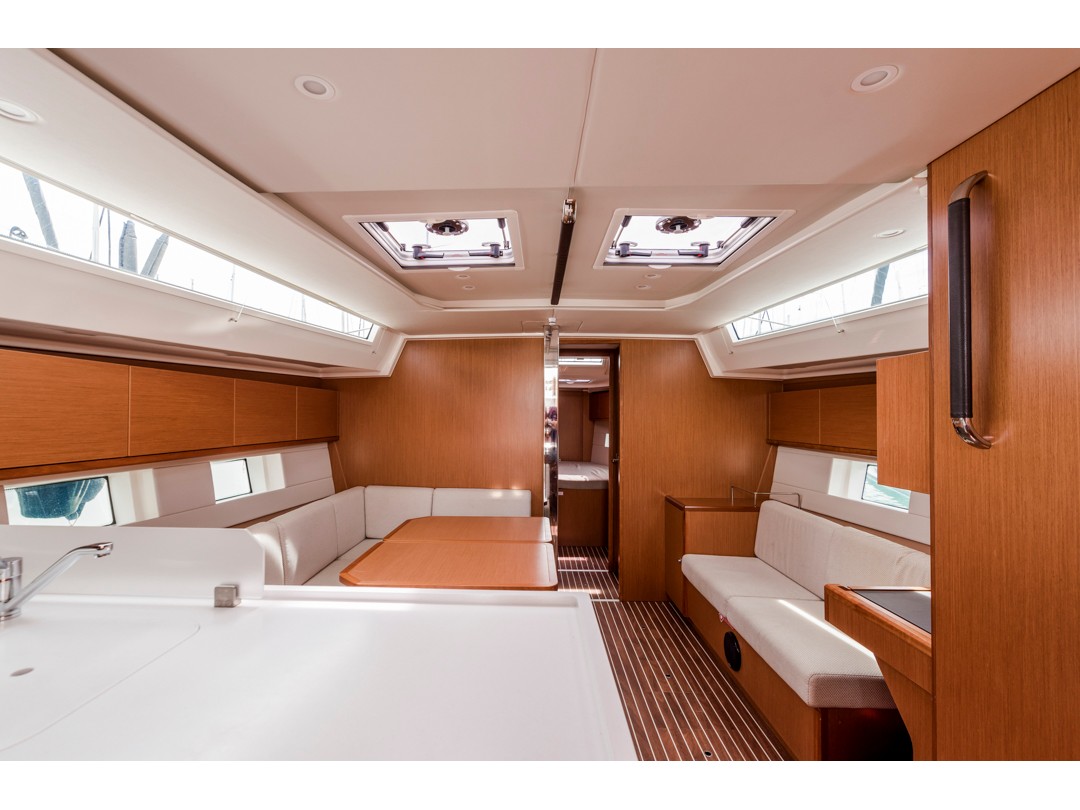Bavaria C45 — photo 3