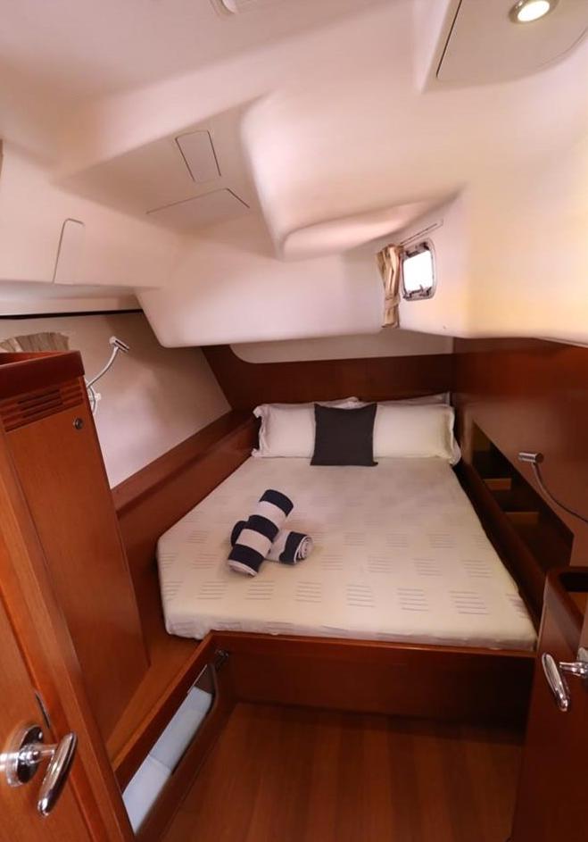 Beneteau Oceanis 54 — photo 10