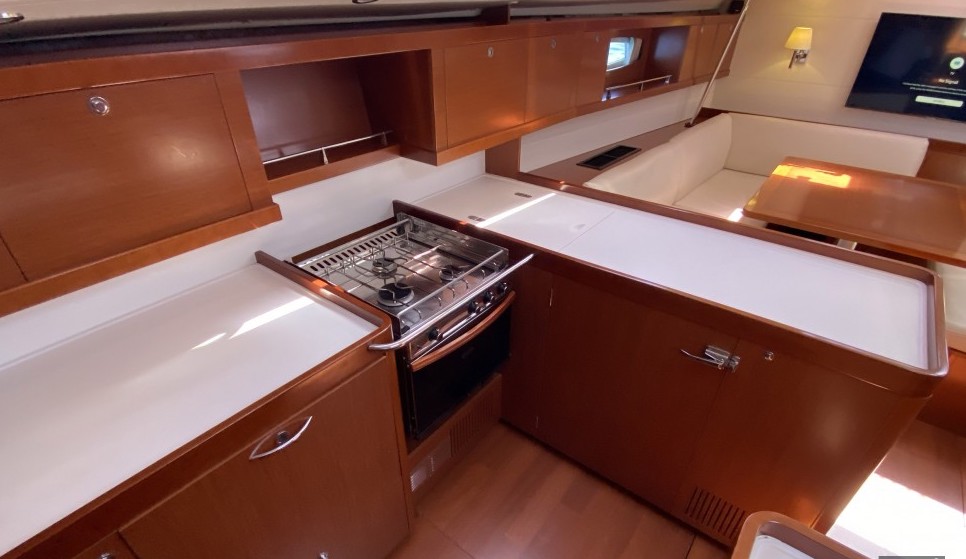 Beneteau Oceanis 54 — photo 13