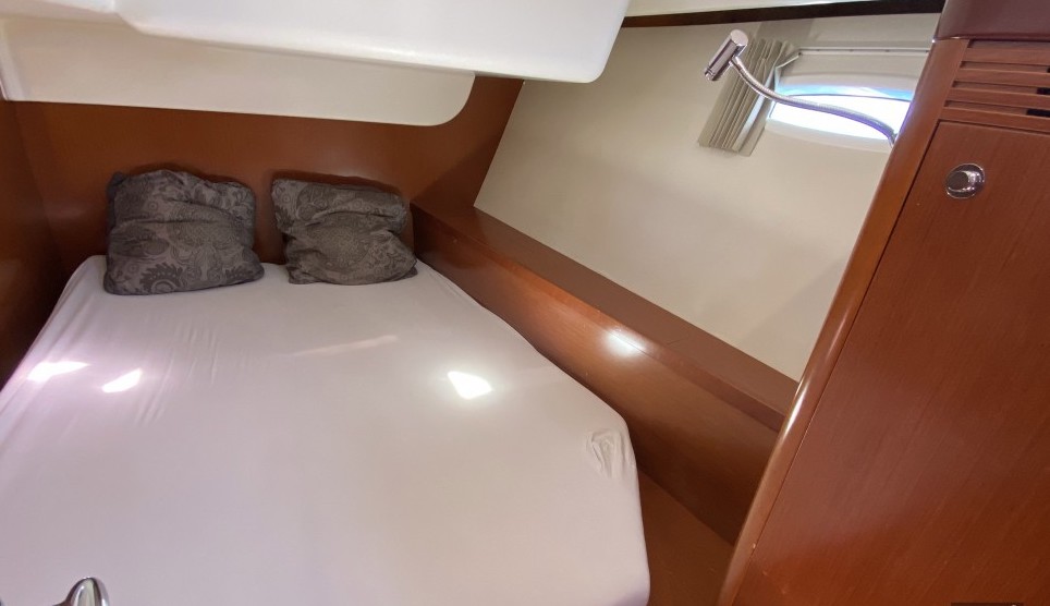 Beneteau Oceanis 54 — photo 22