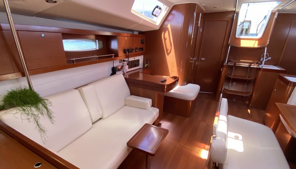 Beneteau Oceanis 54 — photo 23