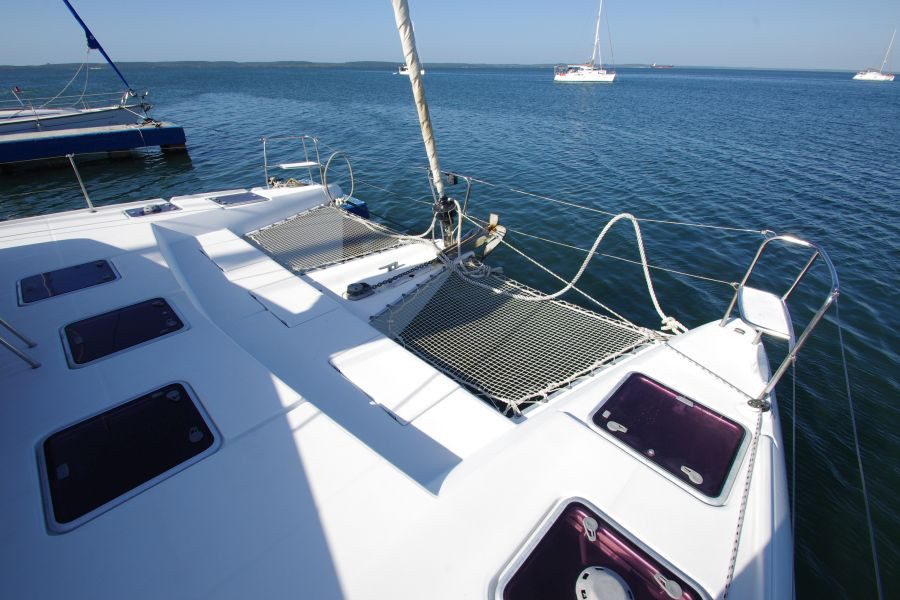 Lagoon 421 — photo 9