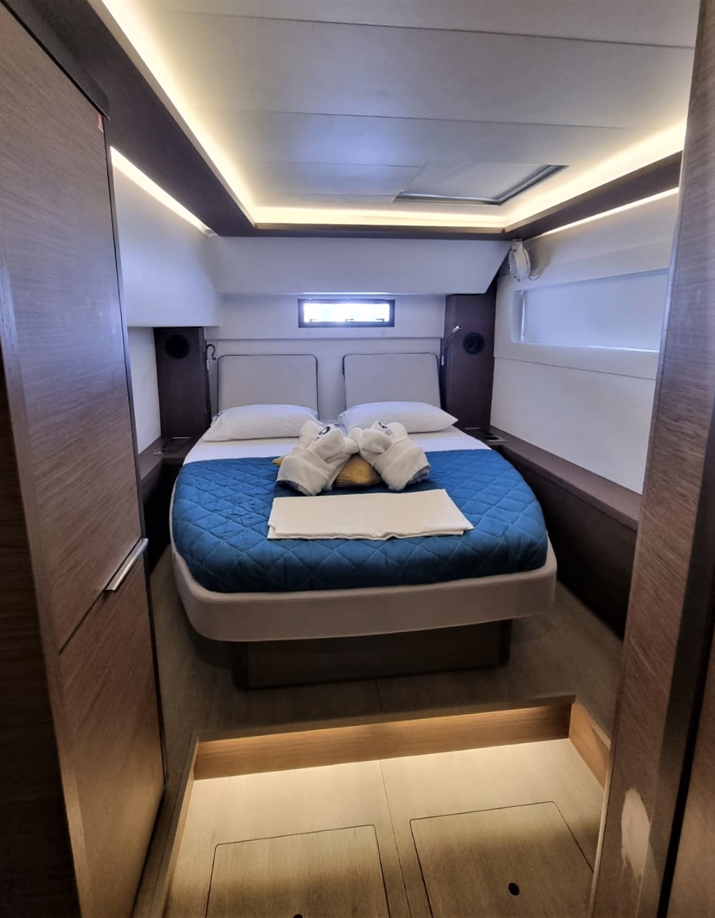 Lagoon 46 Owners Version — photo 3