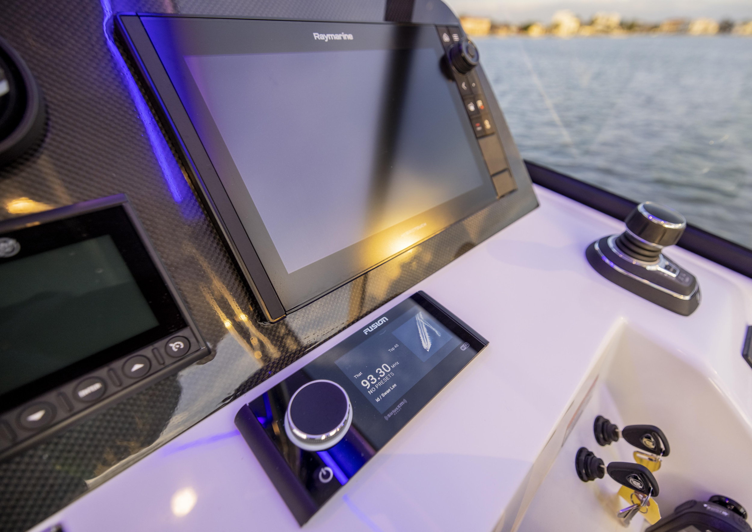 Aquila 32 Sport — photo 10