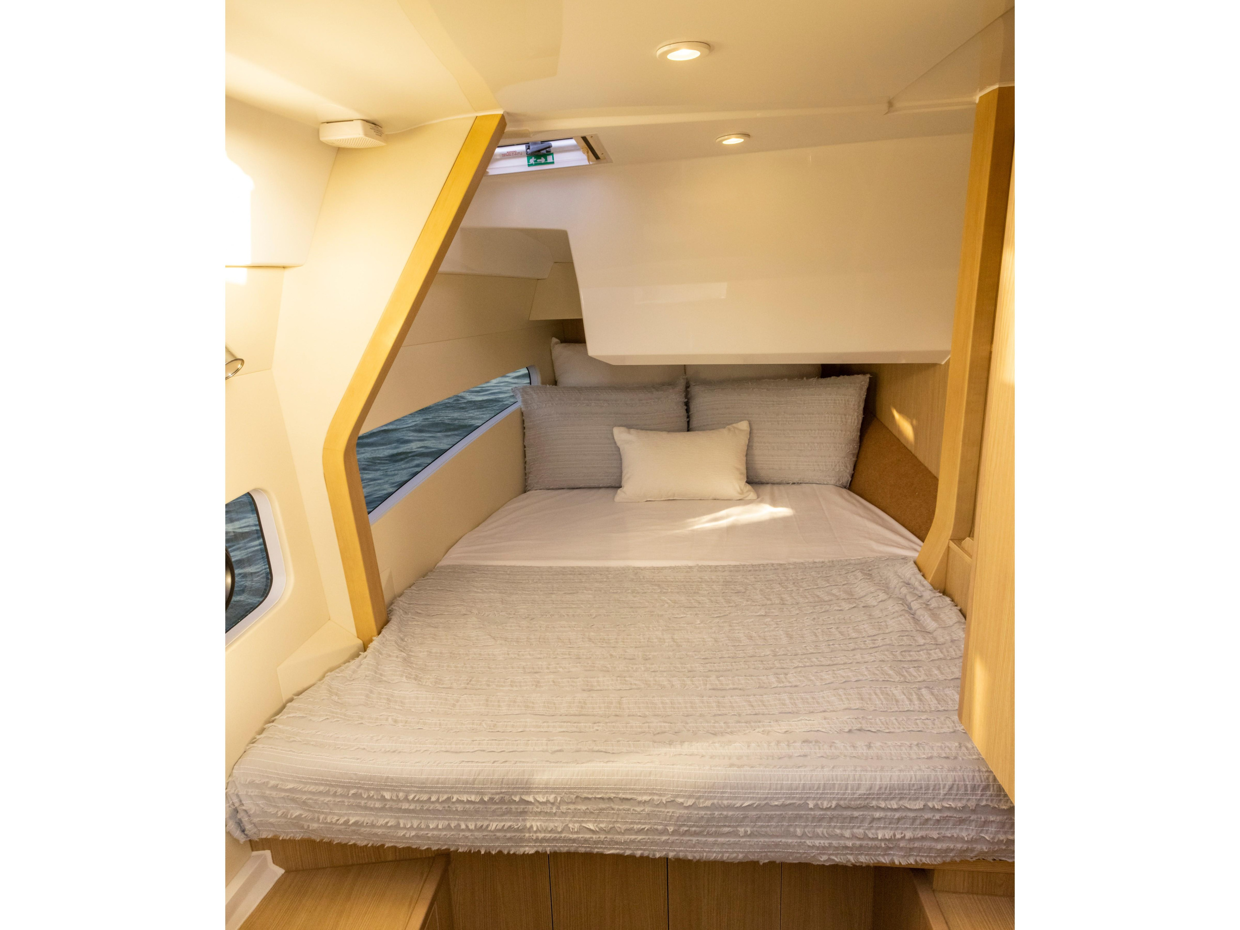 Aquila 32 Sport — photo 15