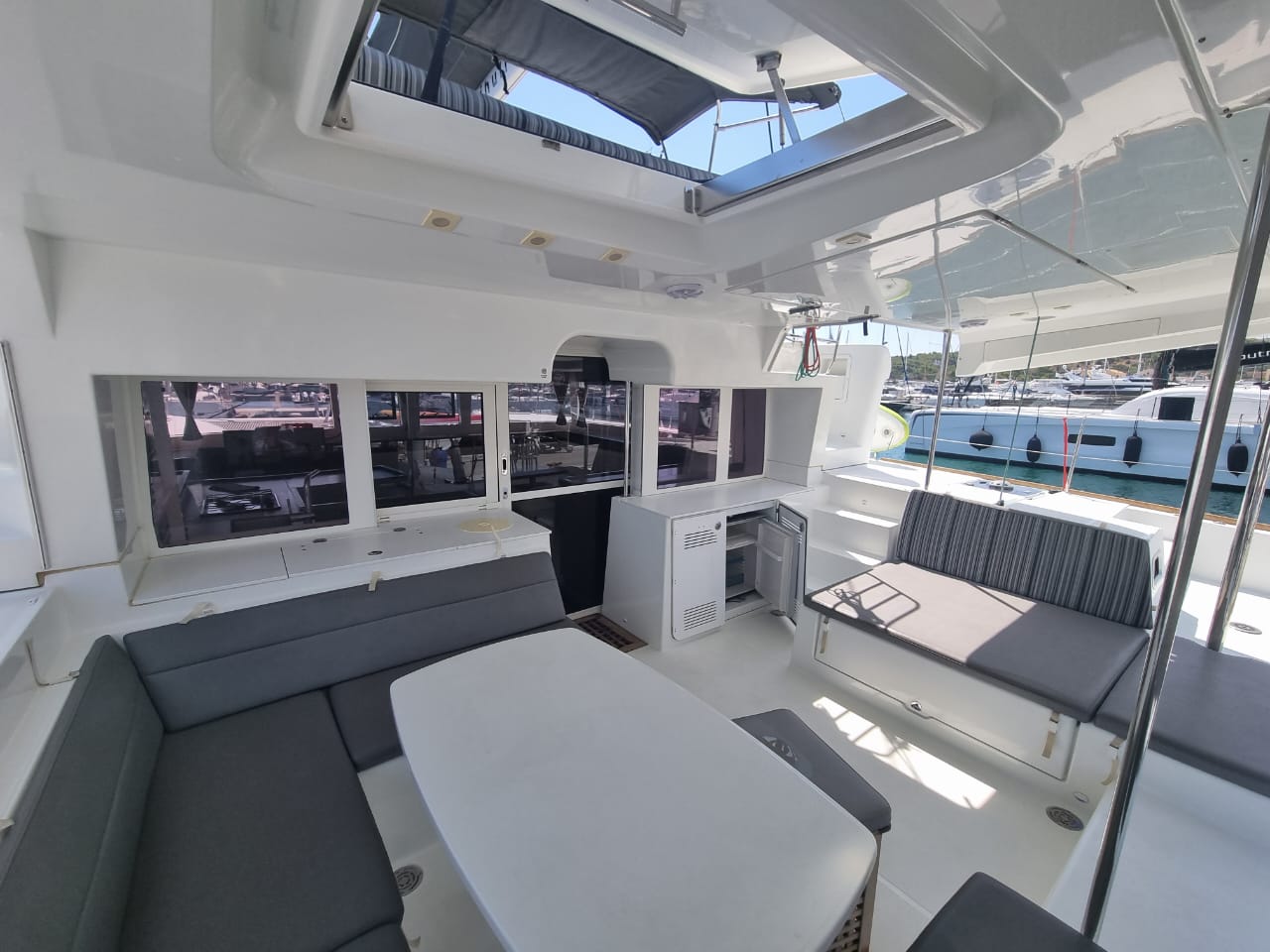 Lagoon 450F — photo 10