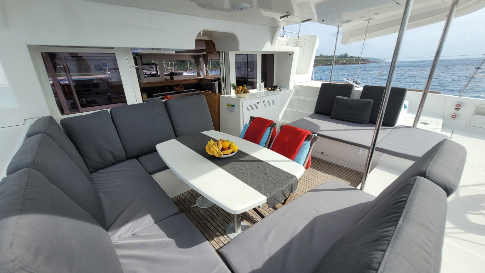 Lagoon 450 Fly — photo 4