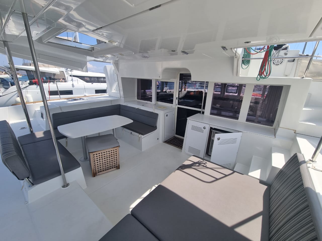 Lagoon 450F — photo 2