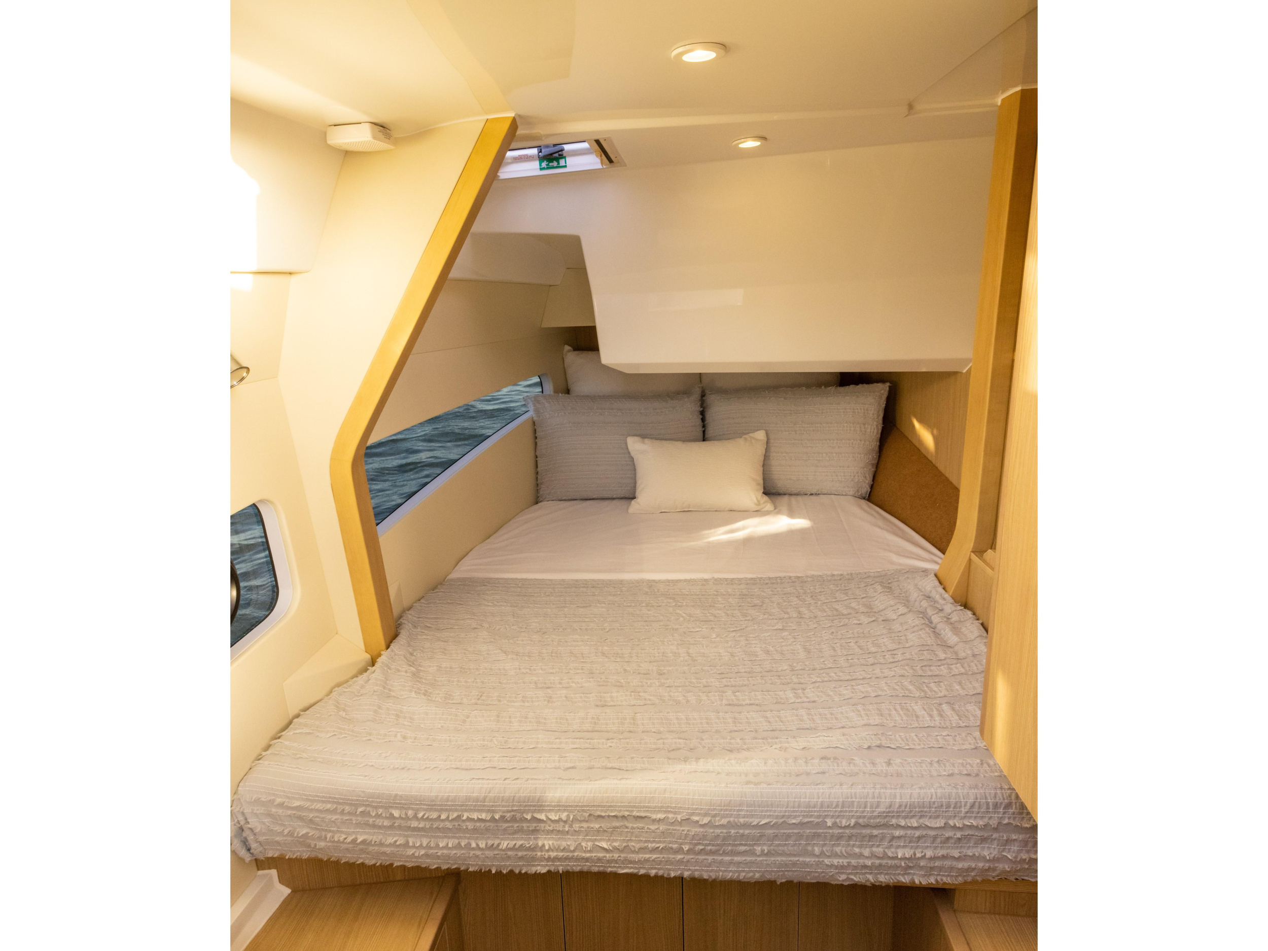Aquila 32 Sport — photo 4
